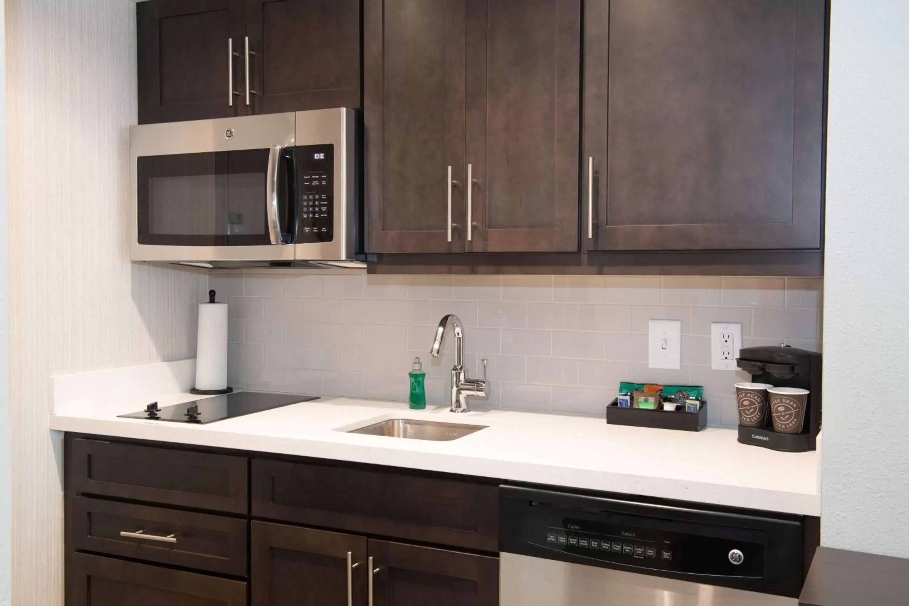 Kitchen or kitchenette, Kitchen/Kitchenette in Homewood Suites By Hilton North Charleston