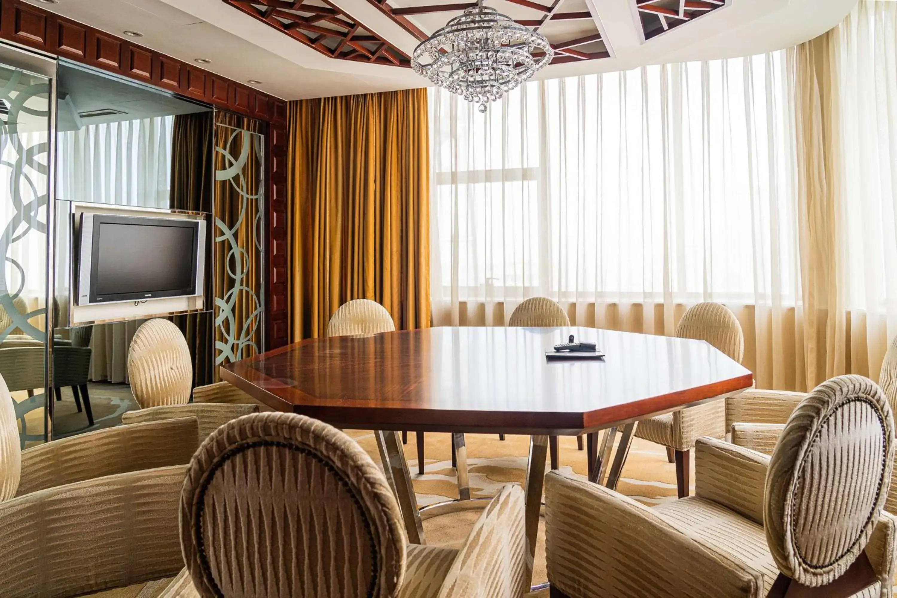 Photo of the whole room, Dining Area in Radisson Tianjin