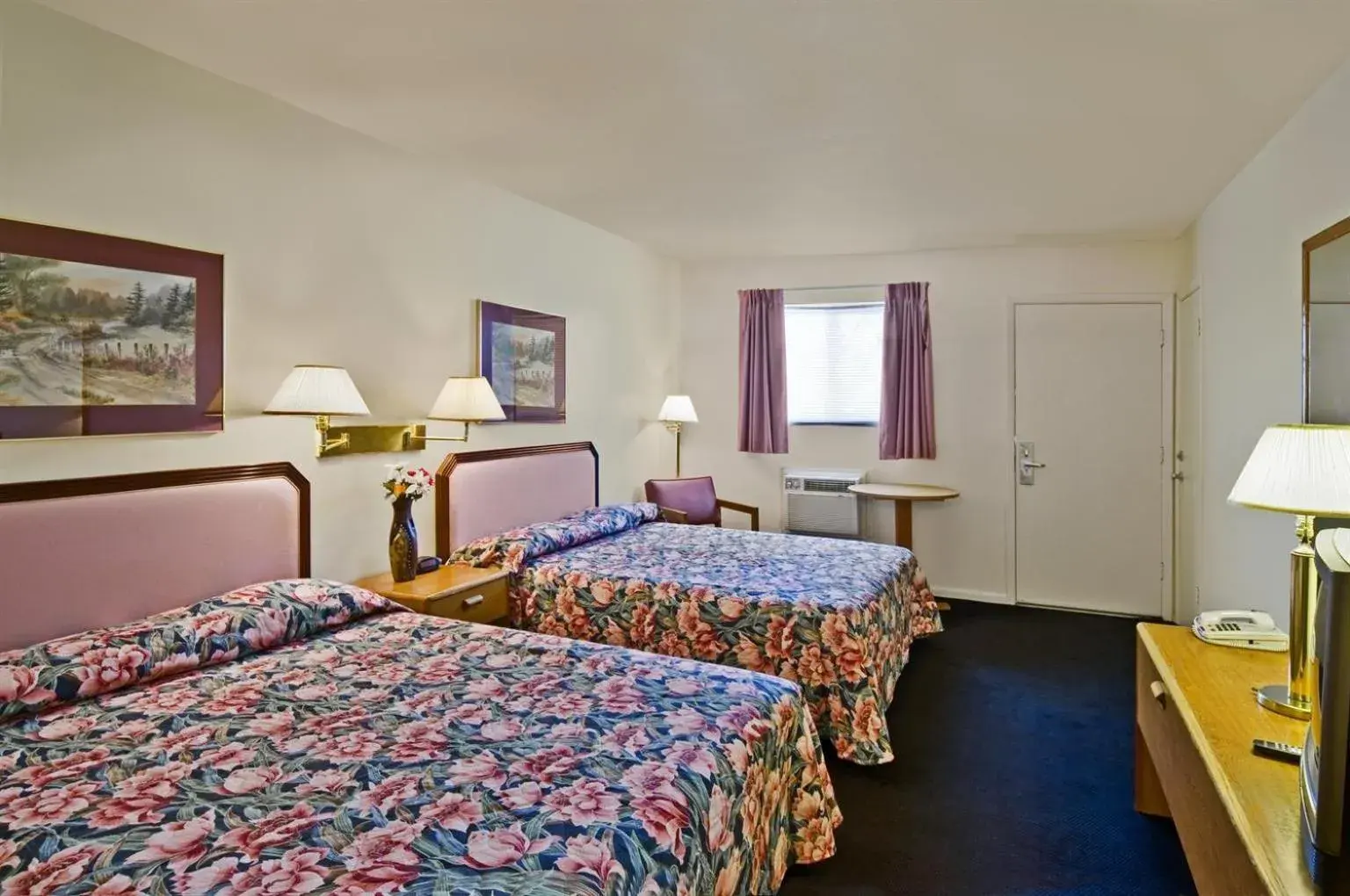 Bedroom, Bed in Americas Best Value Inn Arkansas City