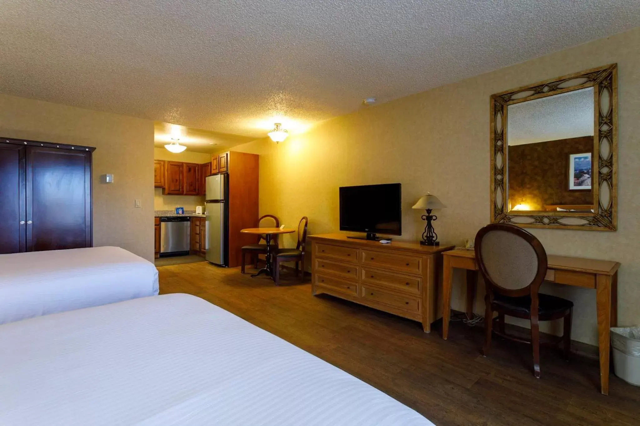 Bed, TV/Entertainment Center in Gold Country Inn and Casino by Red Lion Hotels