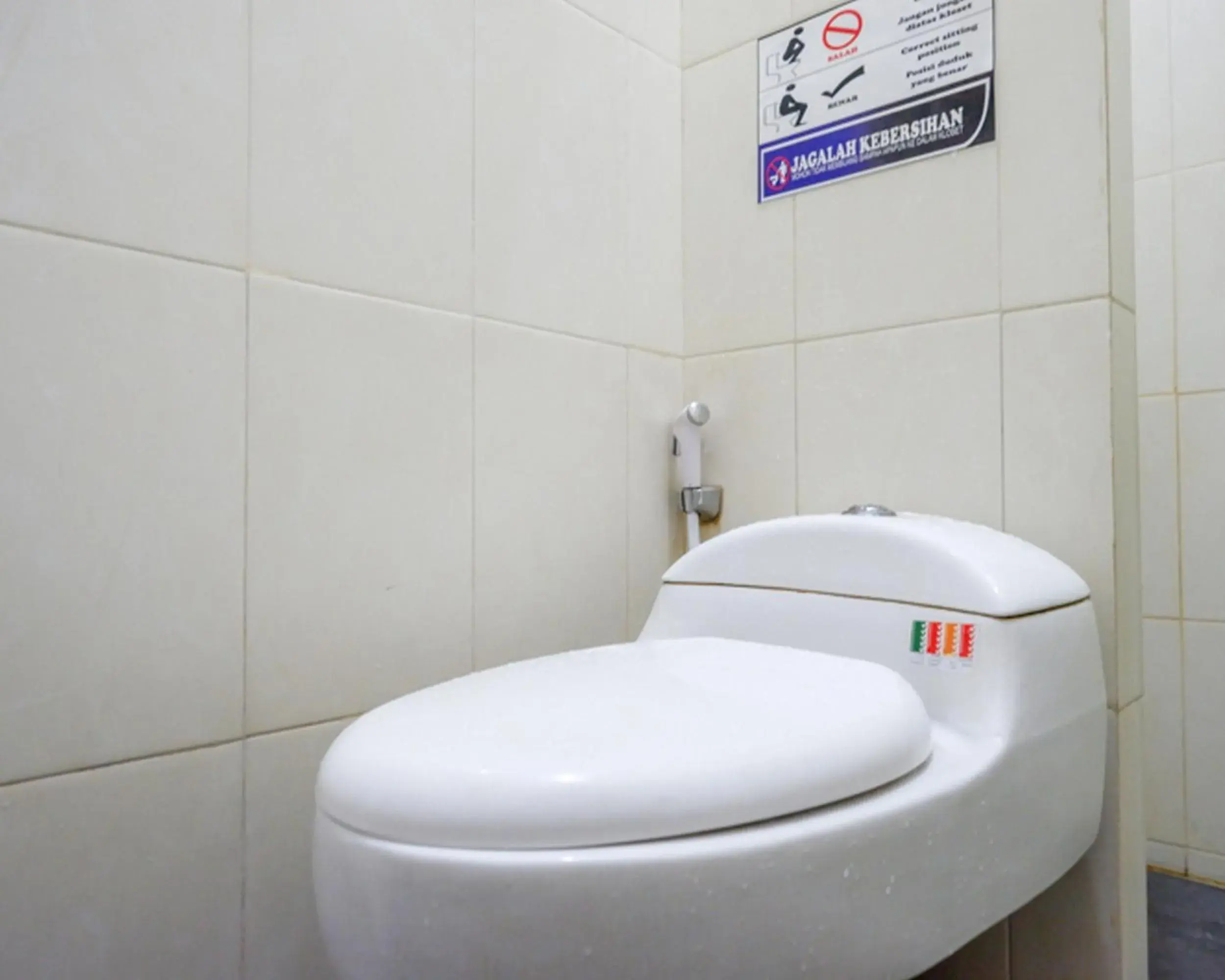 Bathroom in RedDoorz Plus @ Hotel Asih UNY