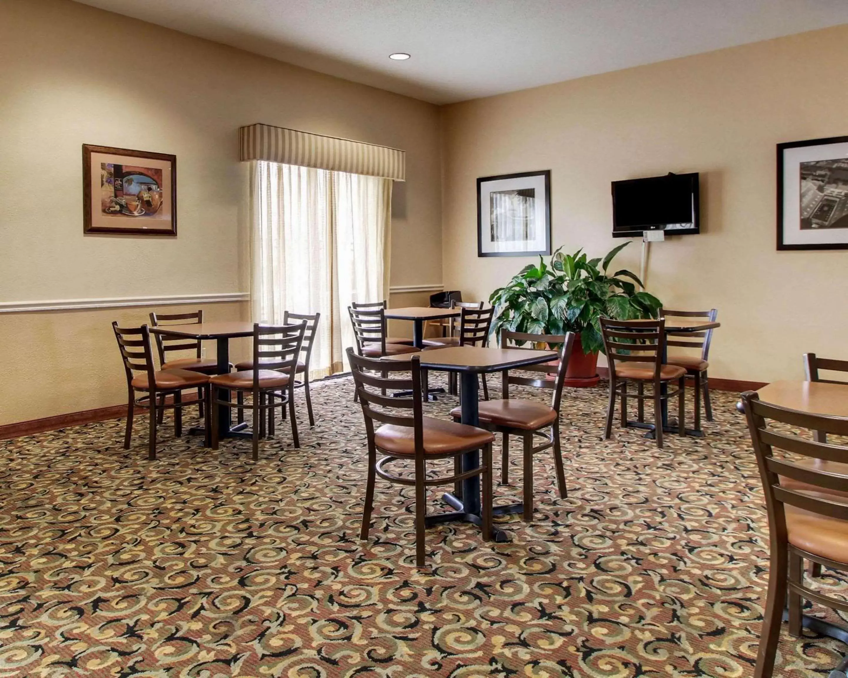 Restaurant/Places to Eat in Quality Inn & Suites Hattiesburg