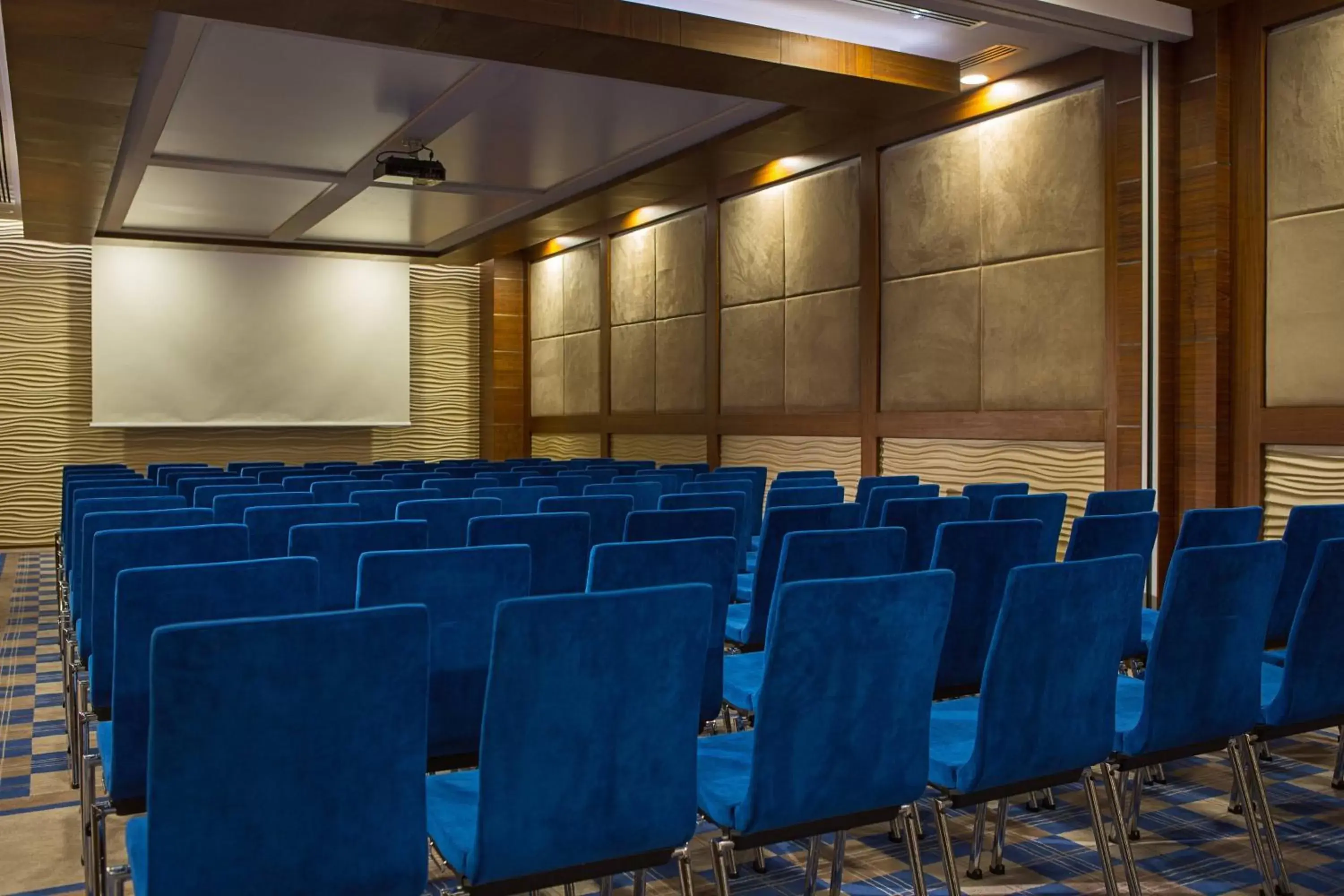 Meeting/conference room in Renaissance Izmir Hotel