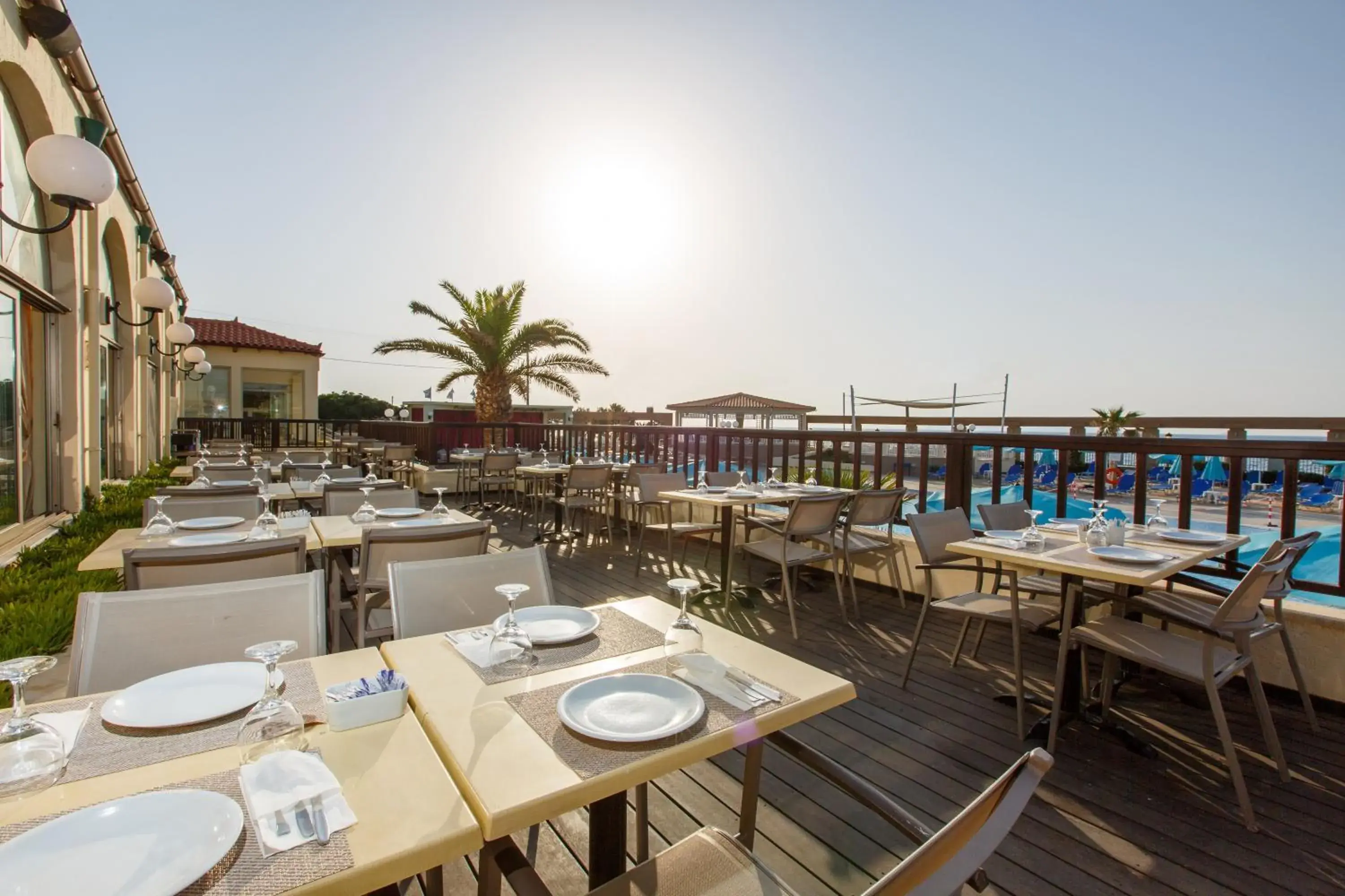 Restaurant/Places to Eat in Europa Beach Hotel