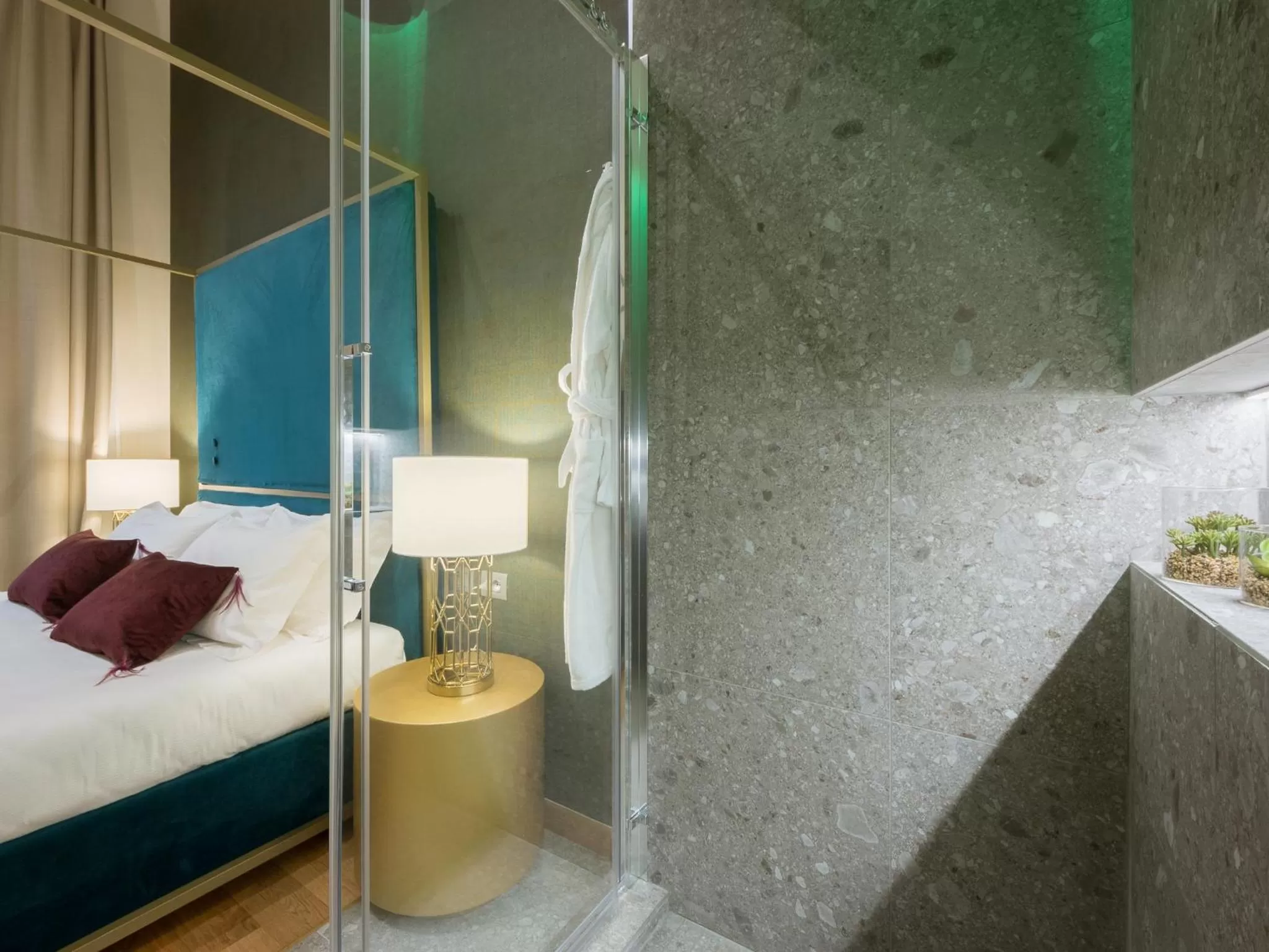 Shower, Bed in Renascentia in Florence - Adults Only