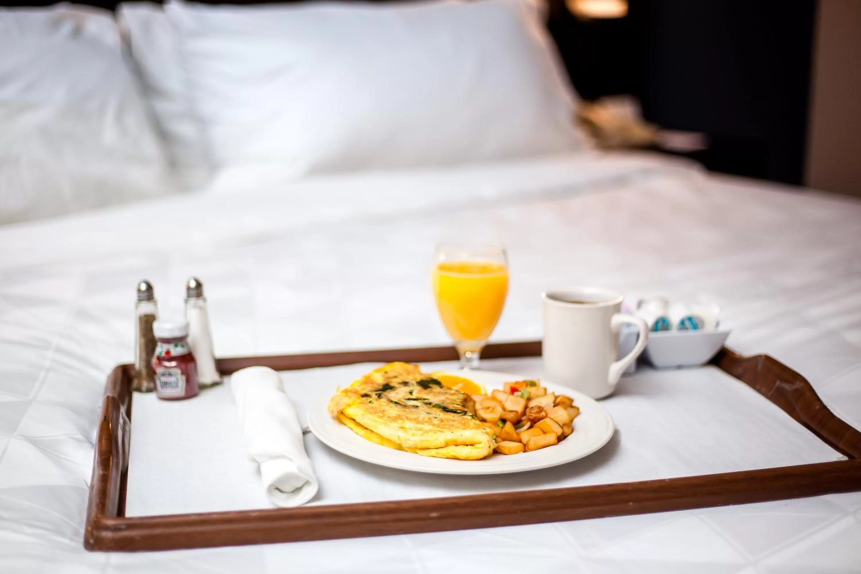 Photo of the whole room, Bed in Holiday Inn Hotel & Suites Tallahassee Conference Center North by IHG