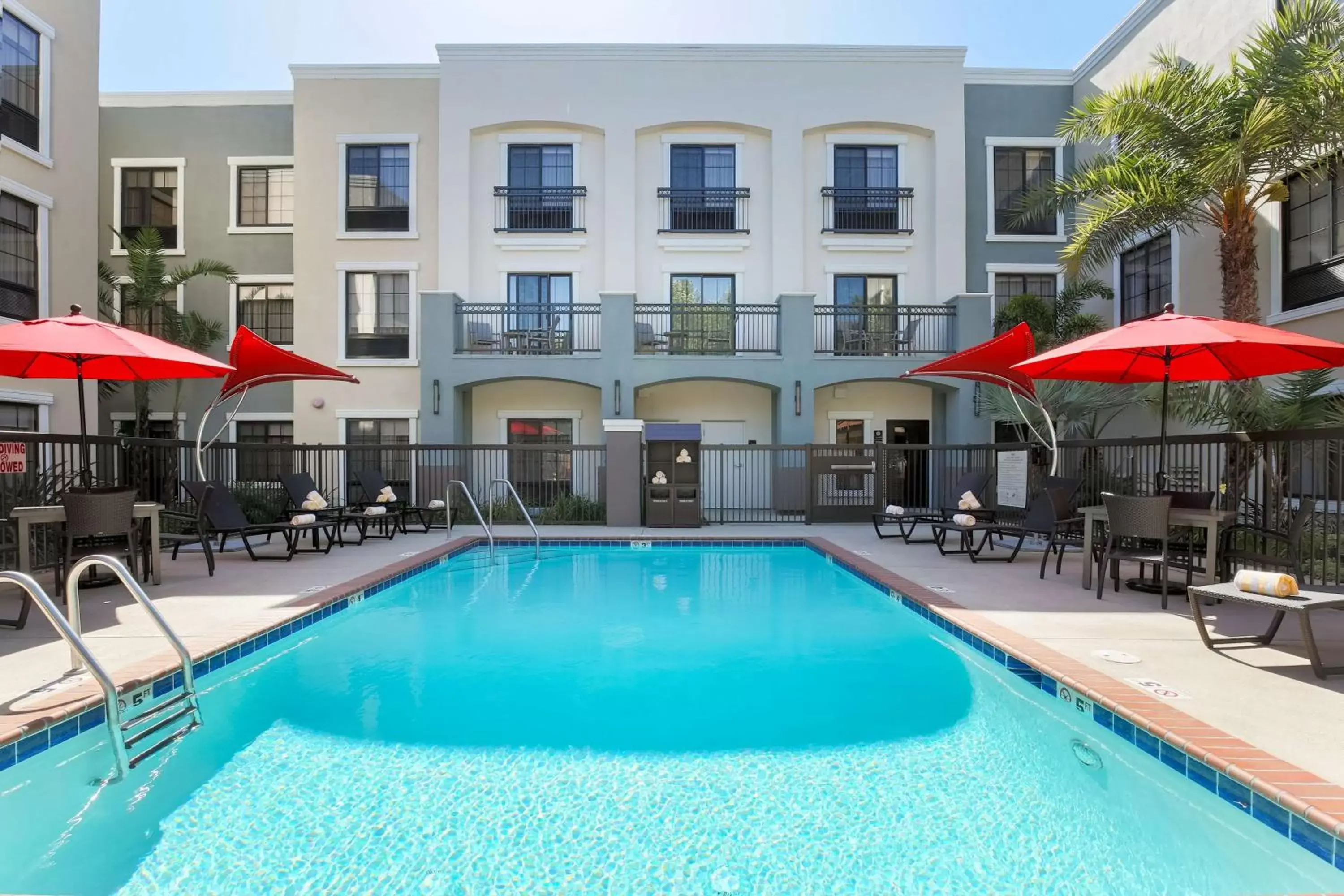 Pool view, Swimming Pool in Hampton Inn Santa Barbara/Goleta