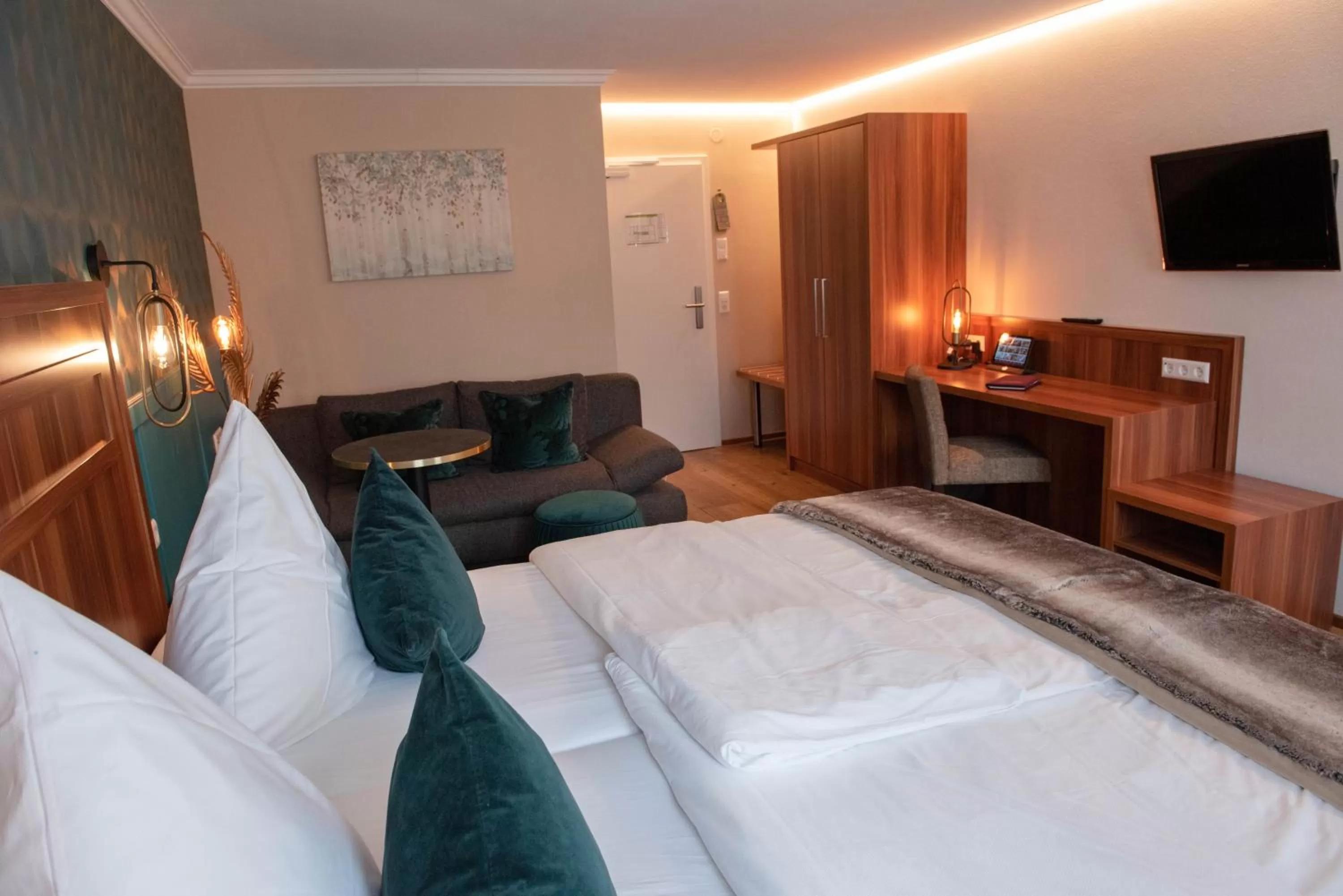 Photo of the whole room, Bed in Boutique - Hotel Zum Schloss