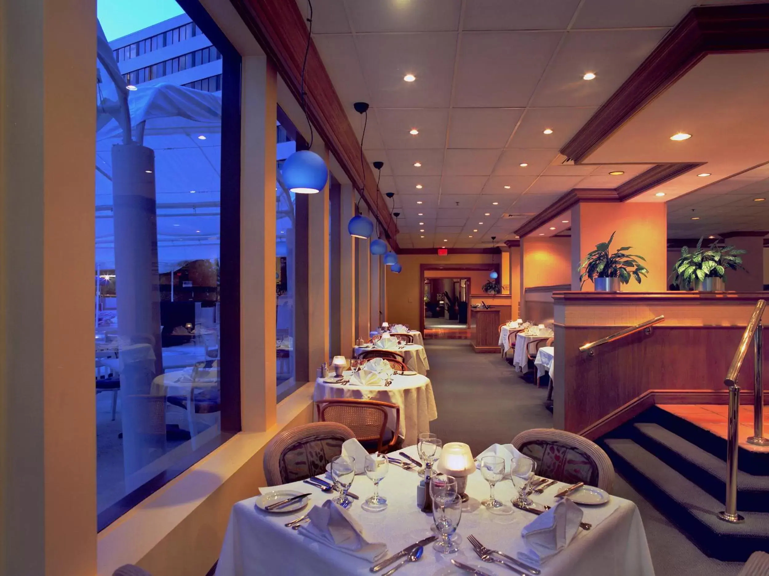 Restaurant/Places to Eat in Washington Plaza Hotel