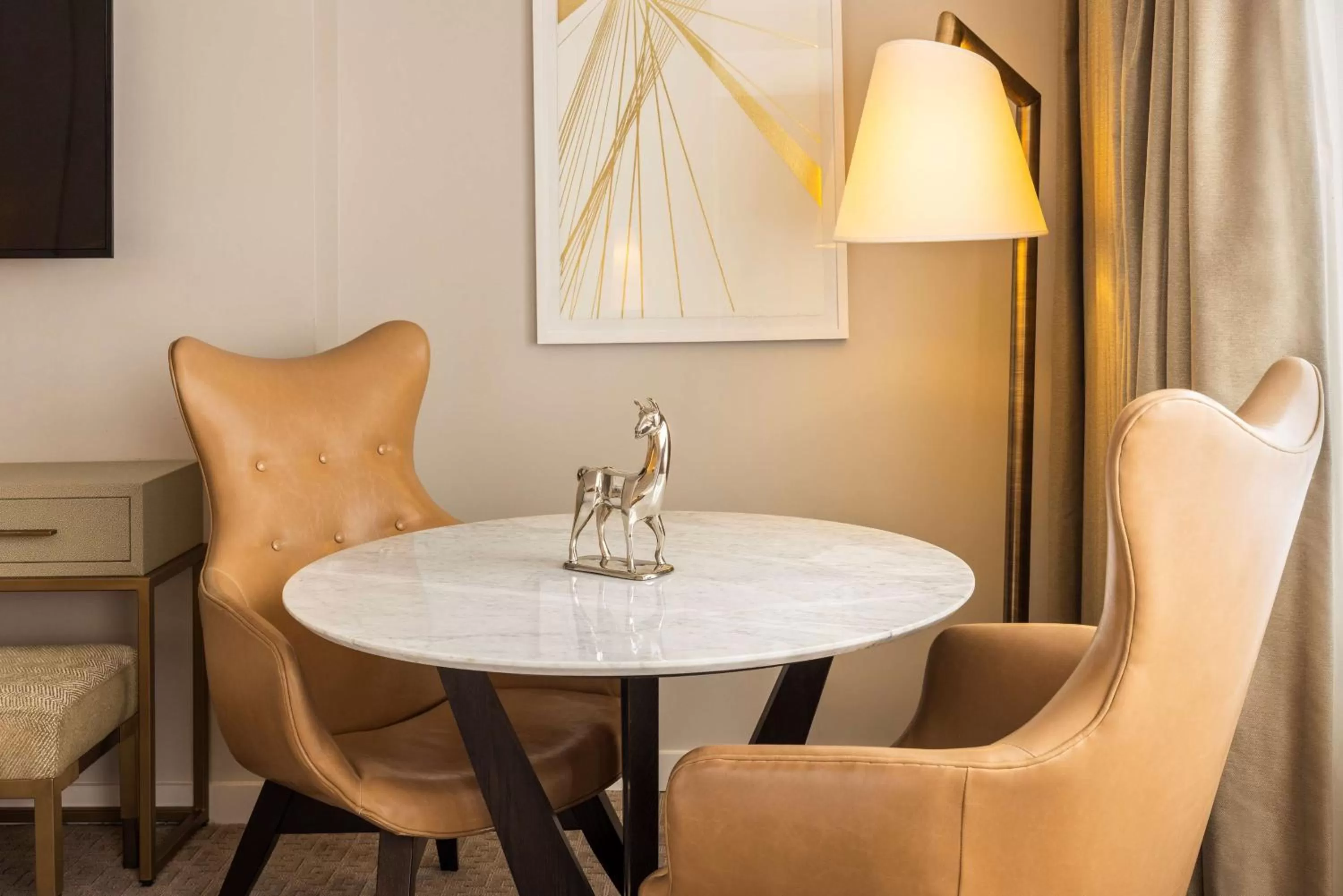 Living room in The Statler Dallas, Curio Collection By Hilton