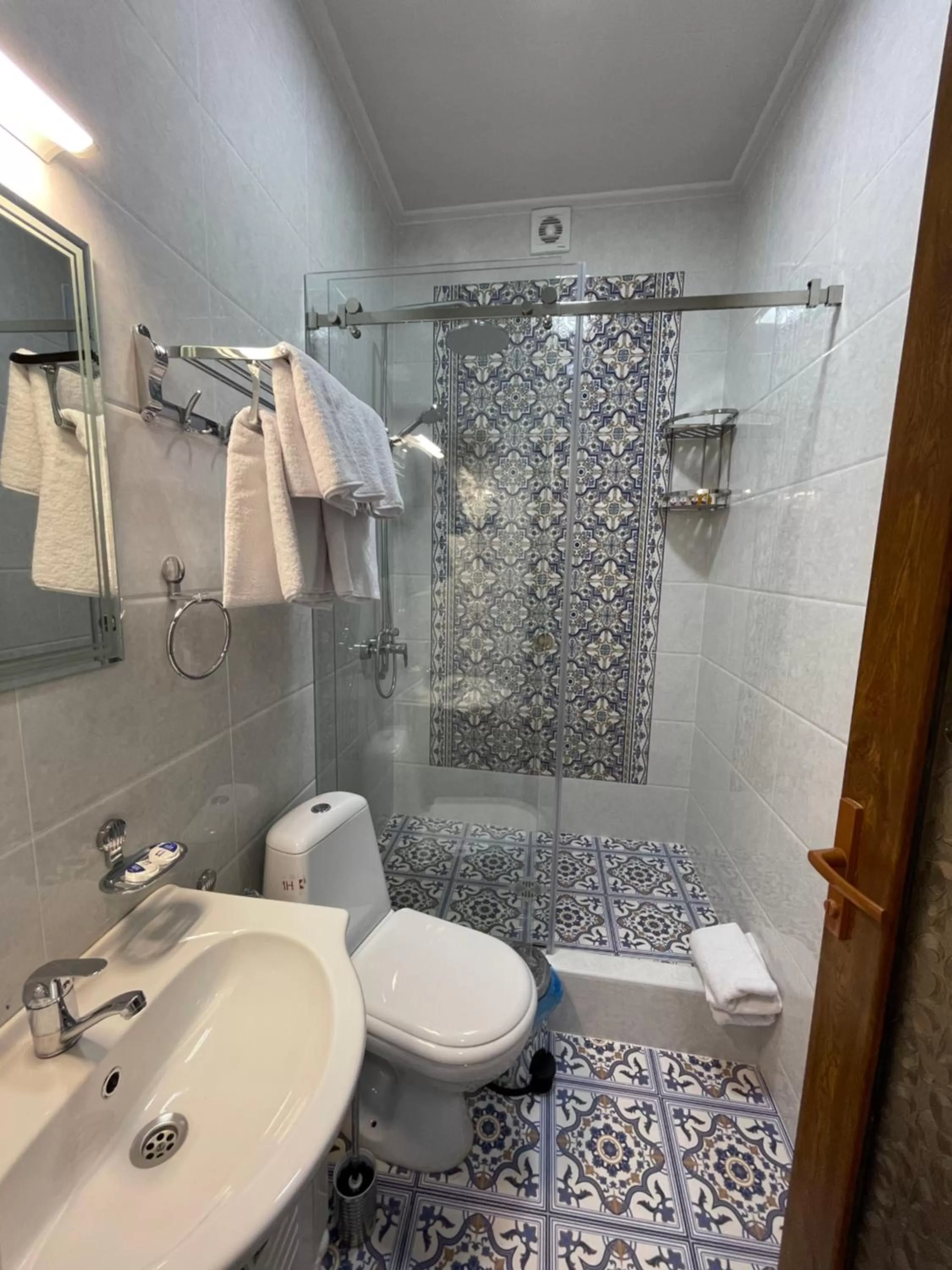 Bathroom in Registon Saroy Hotel