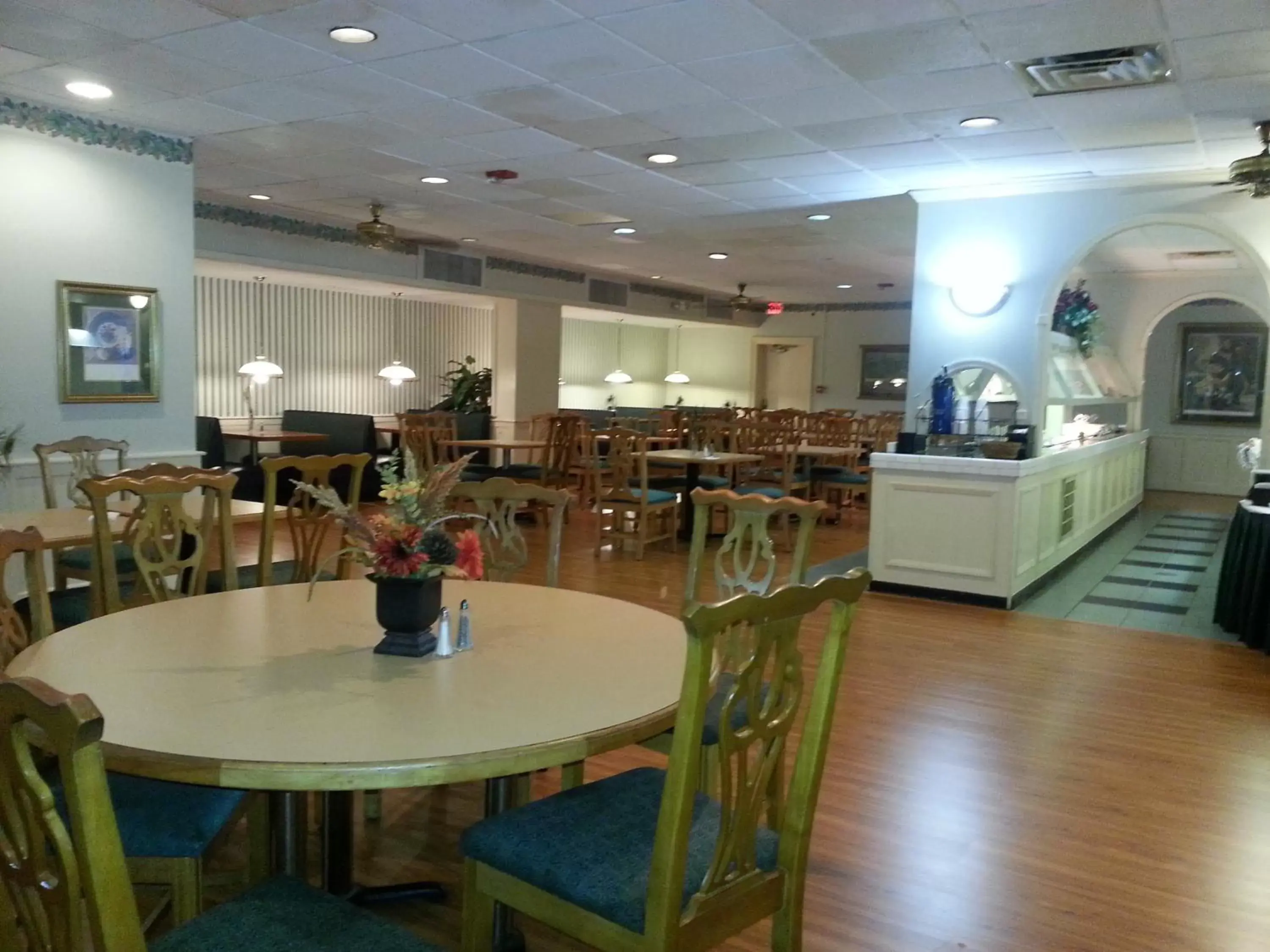 Restaurant/places to eat in Days Inn & Conf Center by Wyndham Southern Pines Pinehurst Restaurant/places to eat in Days Inn & Conf Center by Wyndham Southern Pines Pinehurst