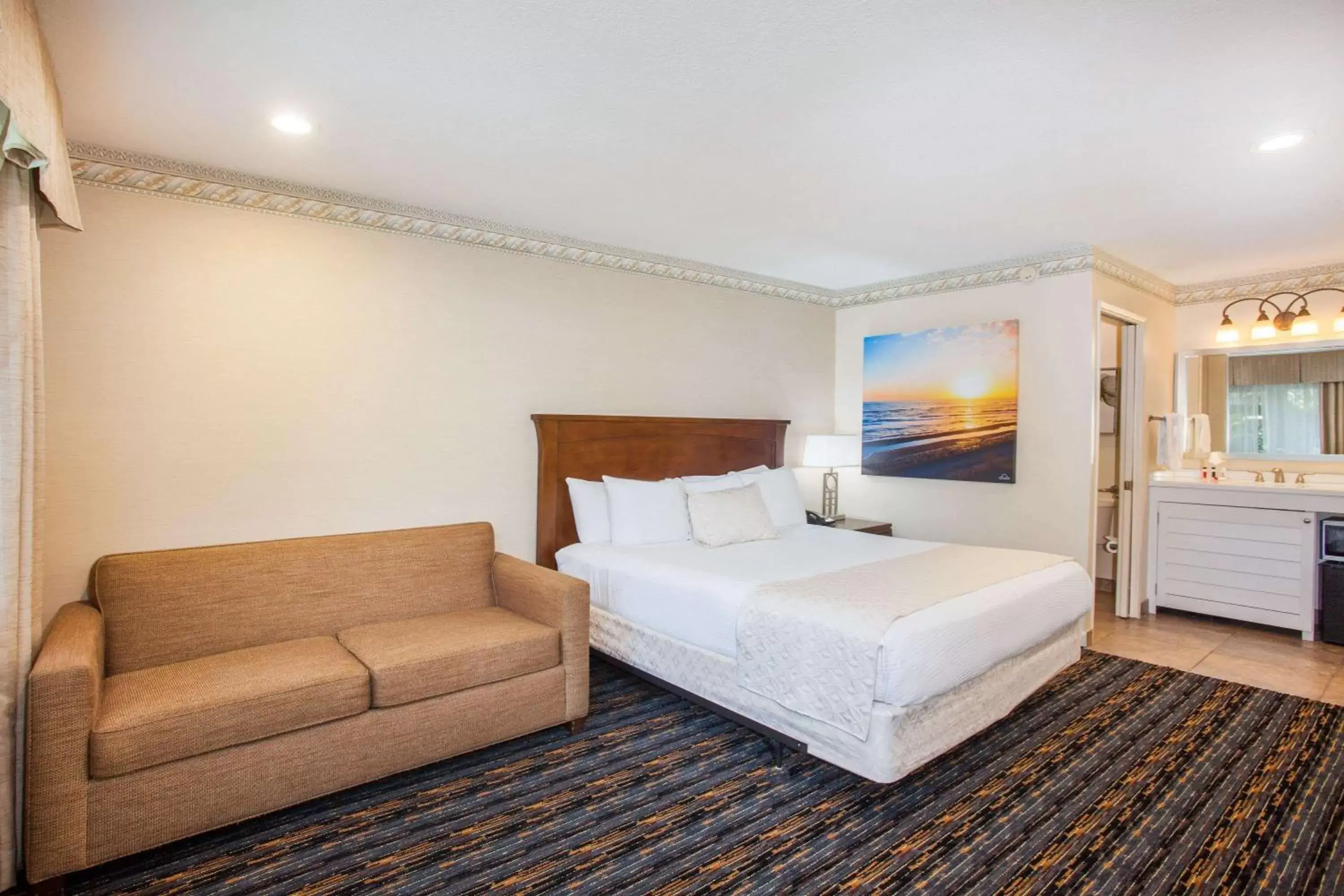 Photo of the whole room, Bed in Days Inn by Wyndham San Diego Hotel Circle