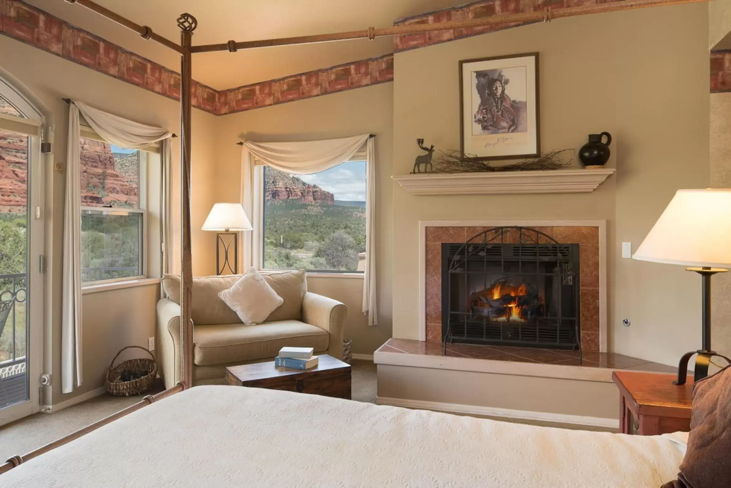 Photo of the whole room, Seating Area in Canyon Villa Bed & Breakfast Inn of Sedona