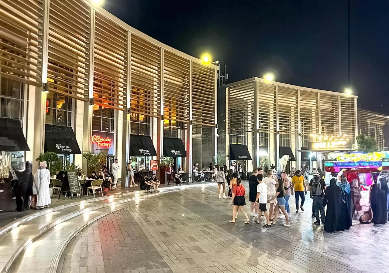 Restaurant/places to eat in Ramada Hotel, Suites and Apartments by Wyndham Dubai JBR