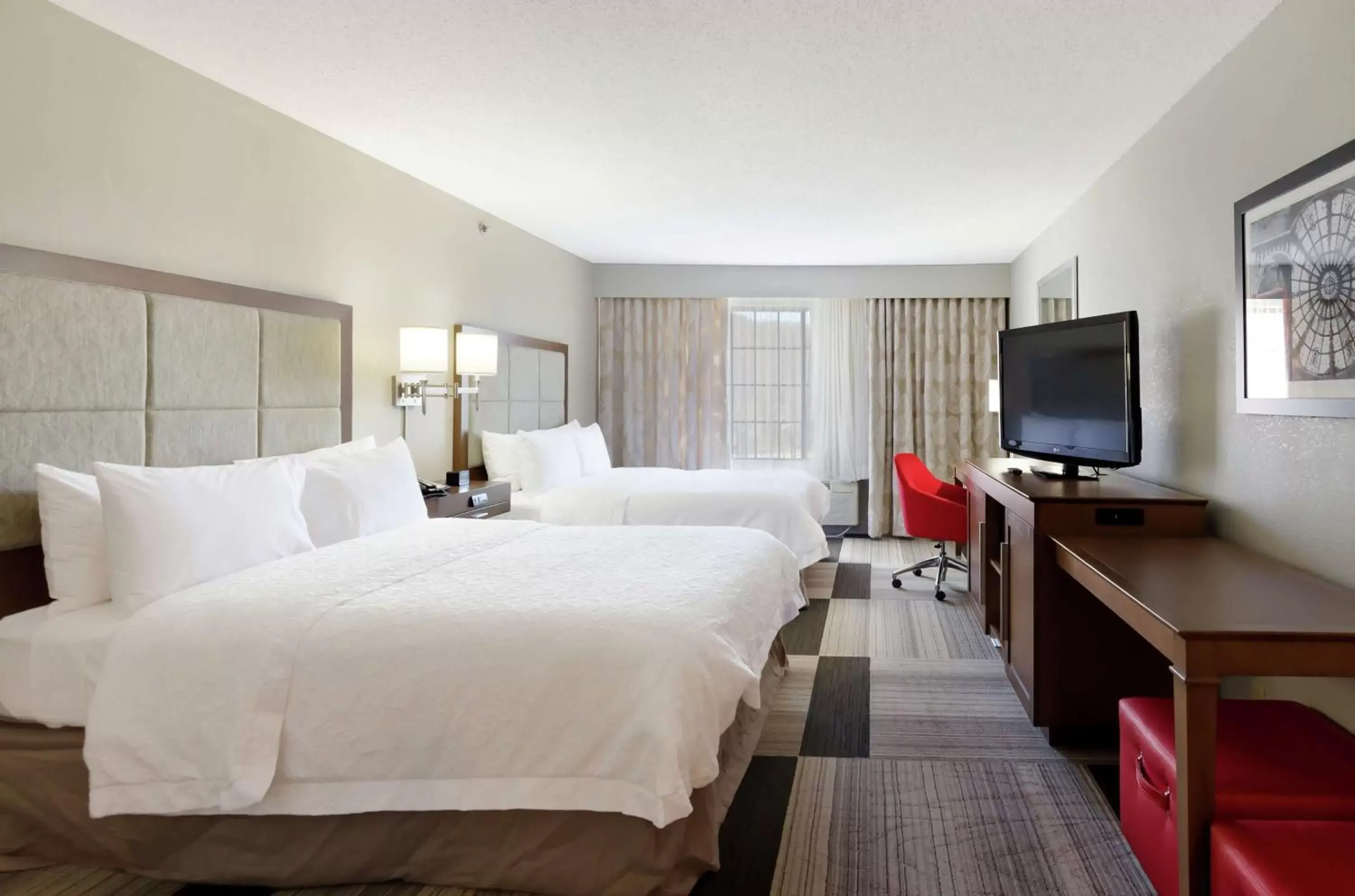 Bedroom, Bed in Hampton Inn Salem Bedroom, Bed in Hampton Inn Salem