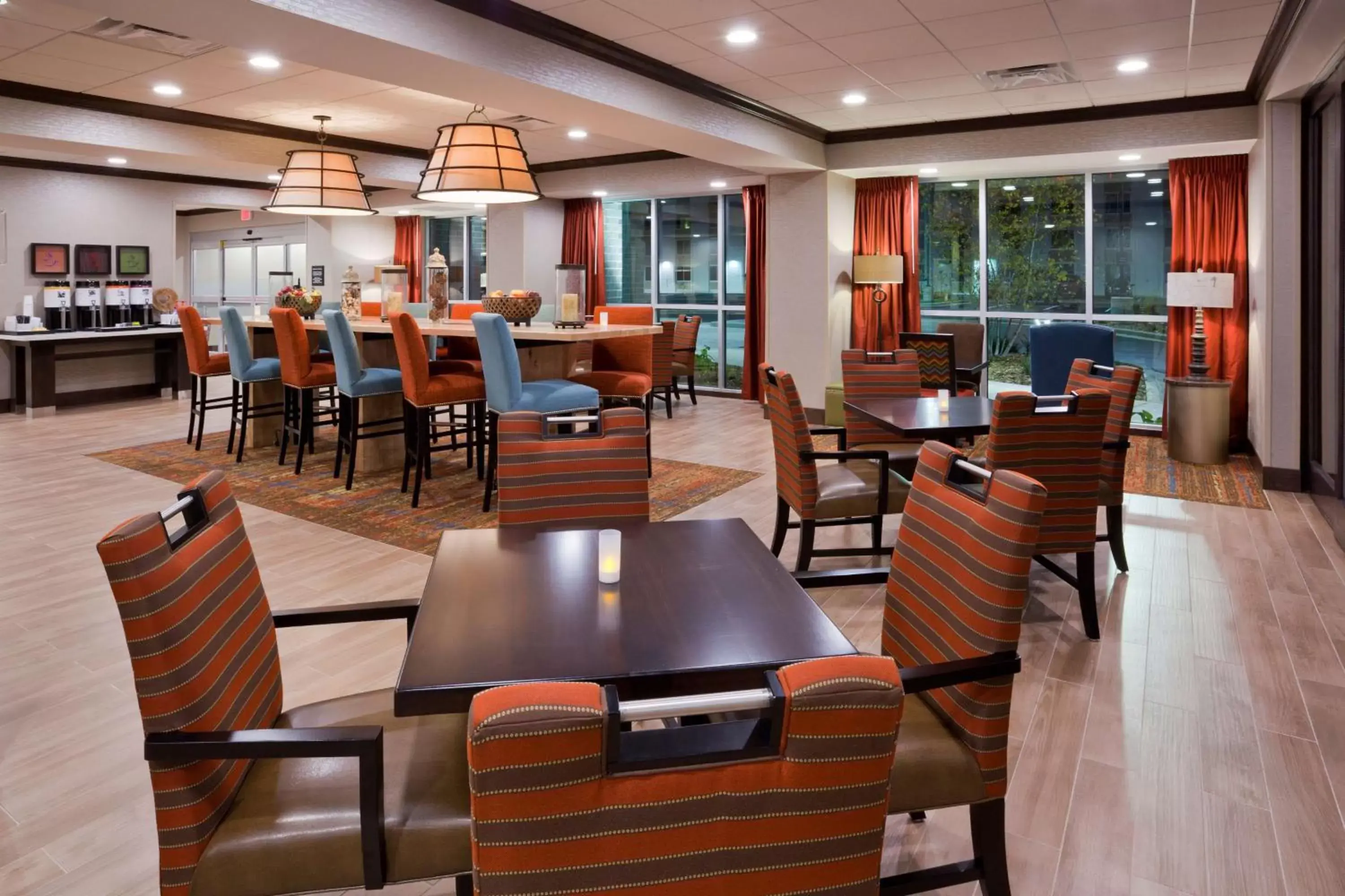 Lobby or reception, Restaurant/Places to Eat in Hampton Inn Minneapolis Bloomington West