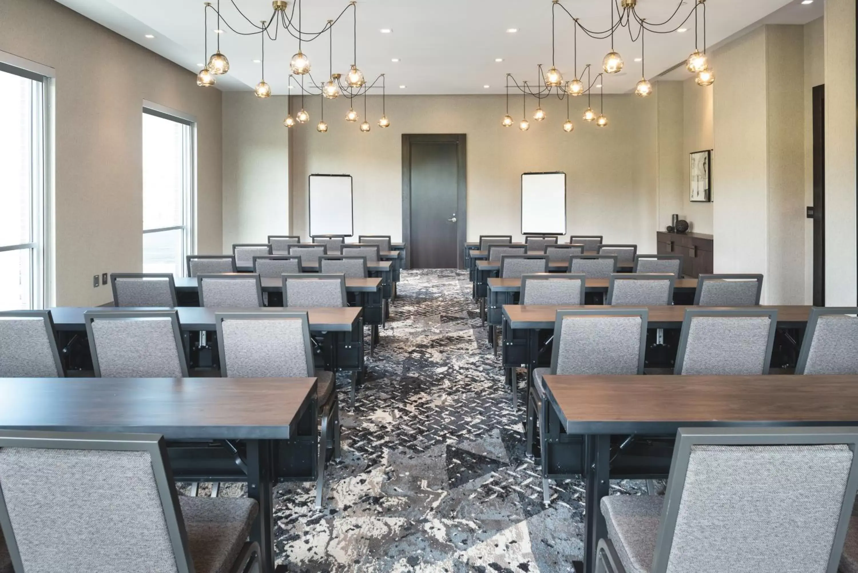 Meeting/conference room in Holiday Inn Boston Logan Airport - Chelsea, an IHG Hotel