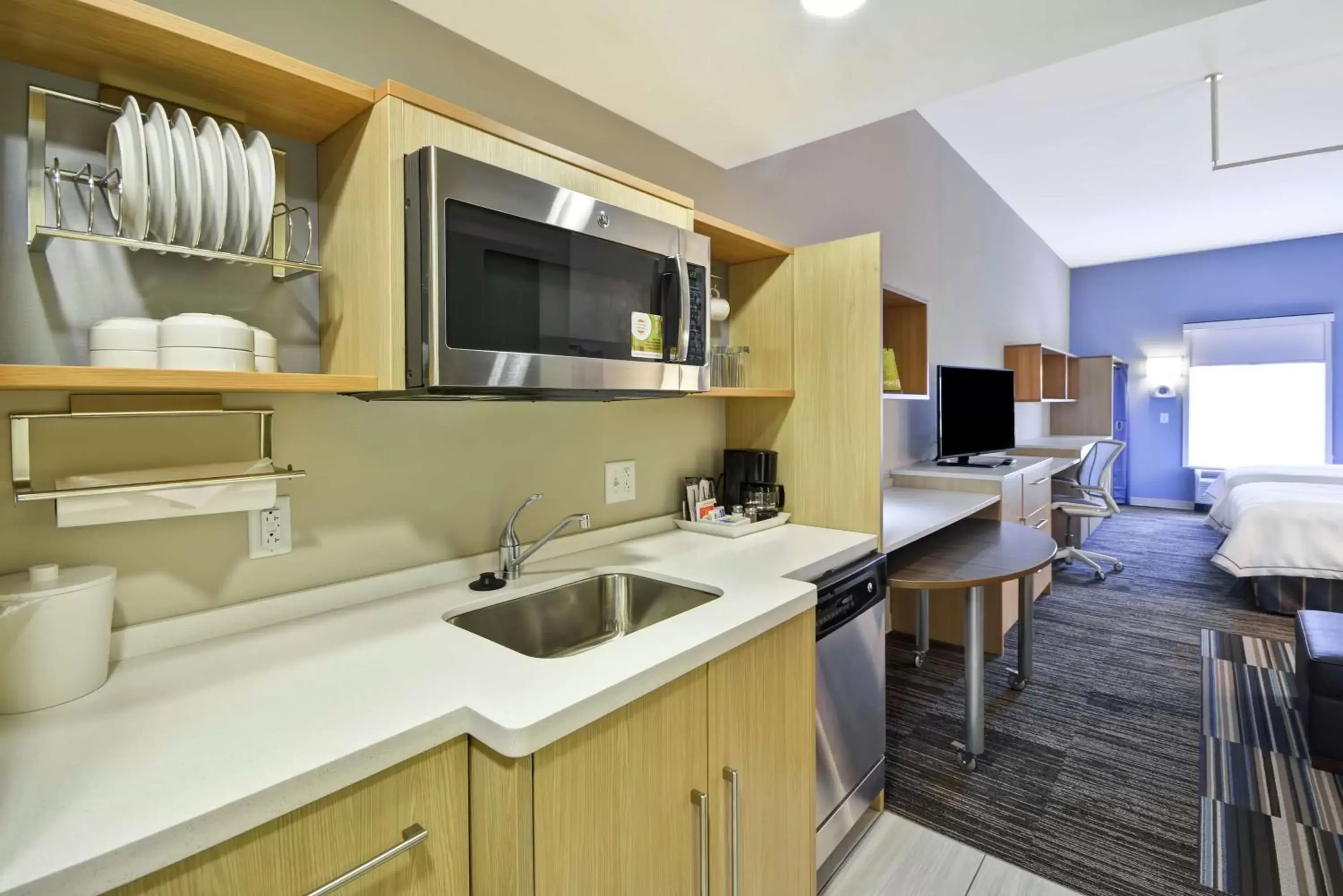 Bedroom, Kitchen/Kitchenette in Home2 Suites By Hilton St. Simons Island