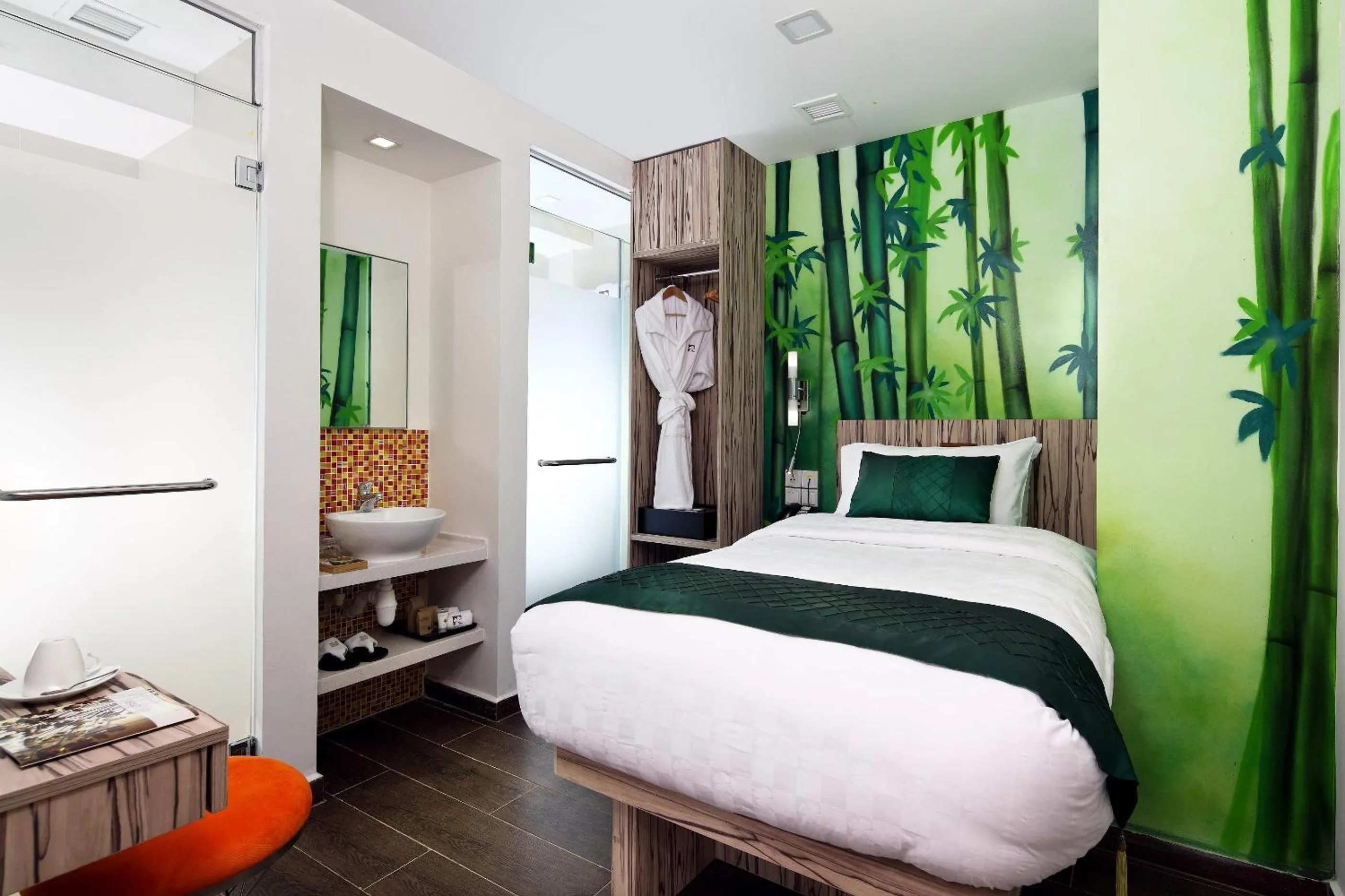 Photo of the whole room, Bed in Hotel Clover The Arts