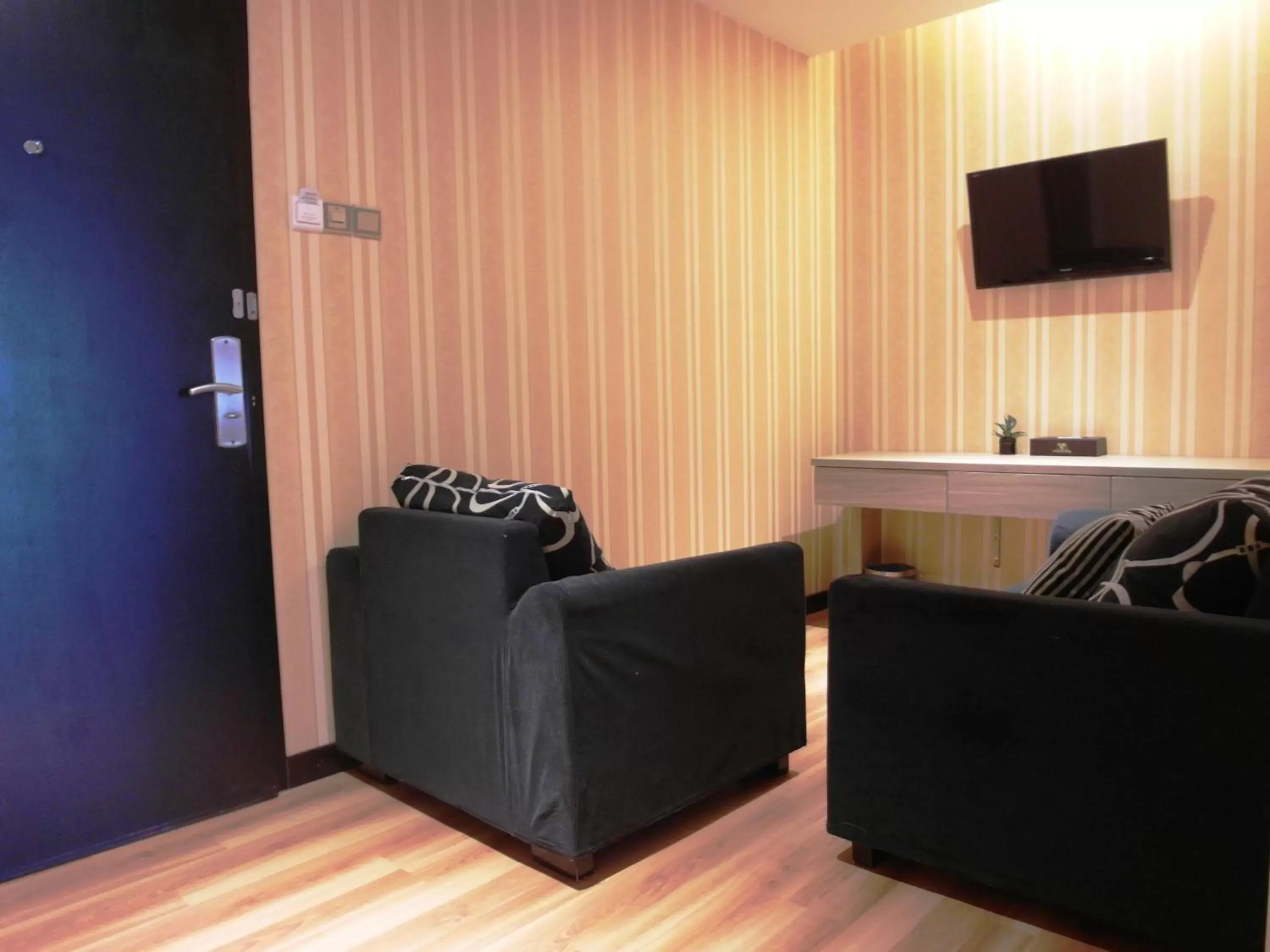 Living room, Seating Area in Mandarin Hotel Kota Kinabalu