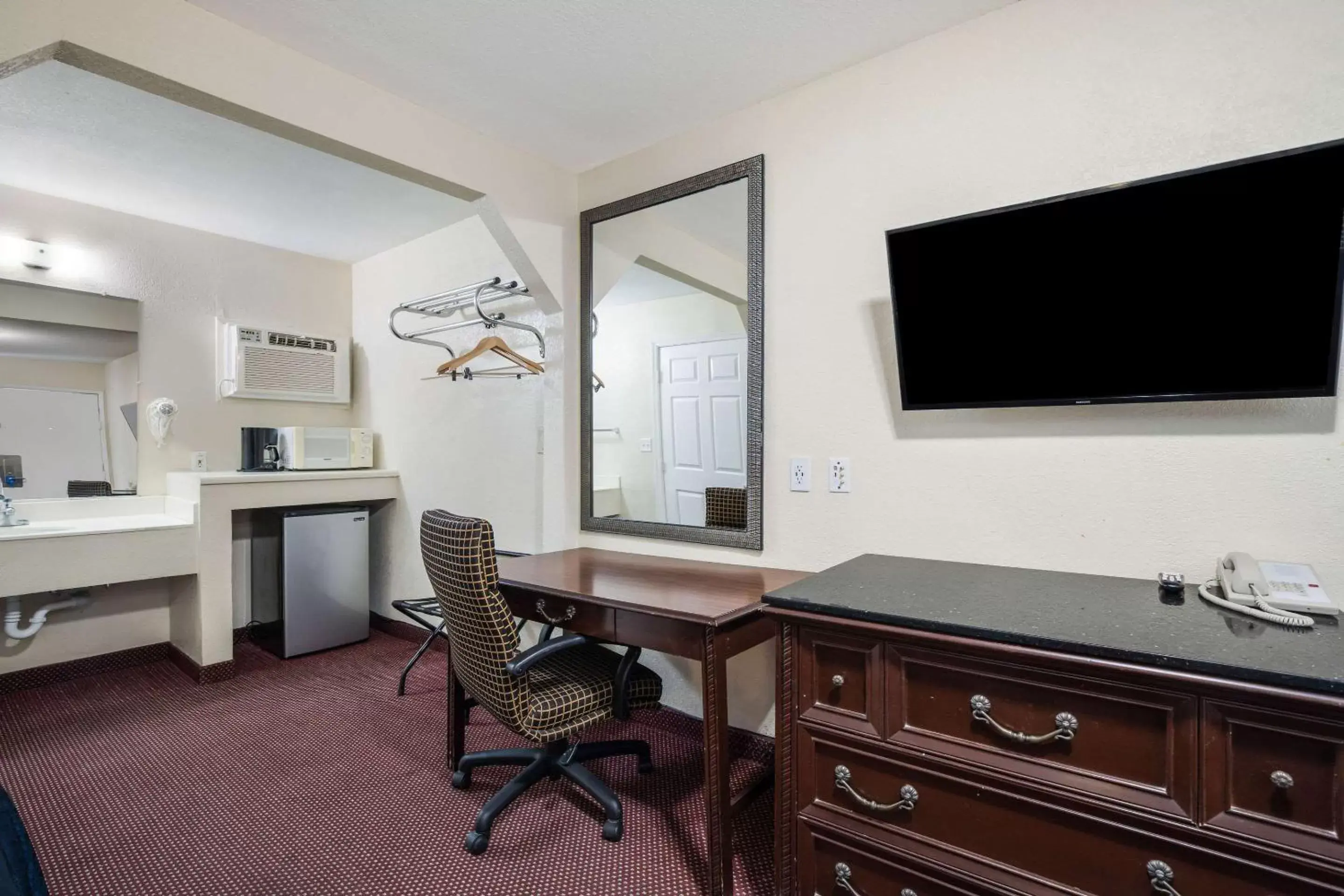 Photo of the whole room, TV/Entertainment Center in Rodeway Inn & Suites