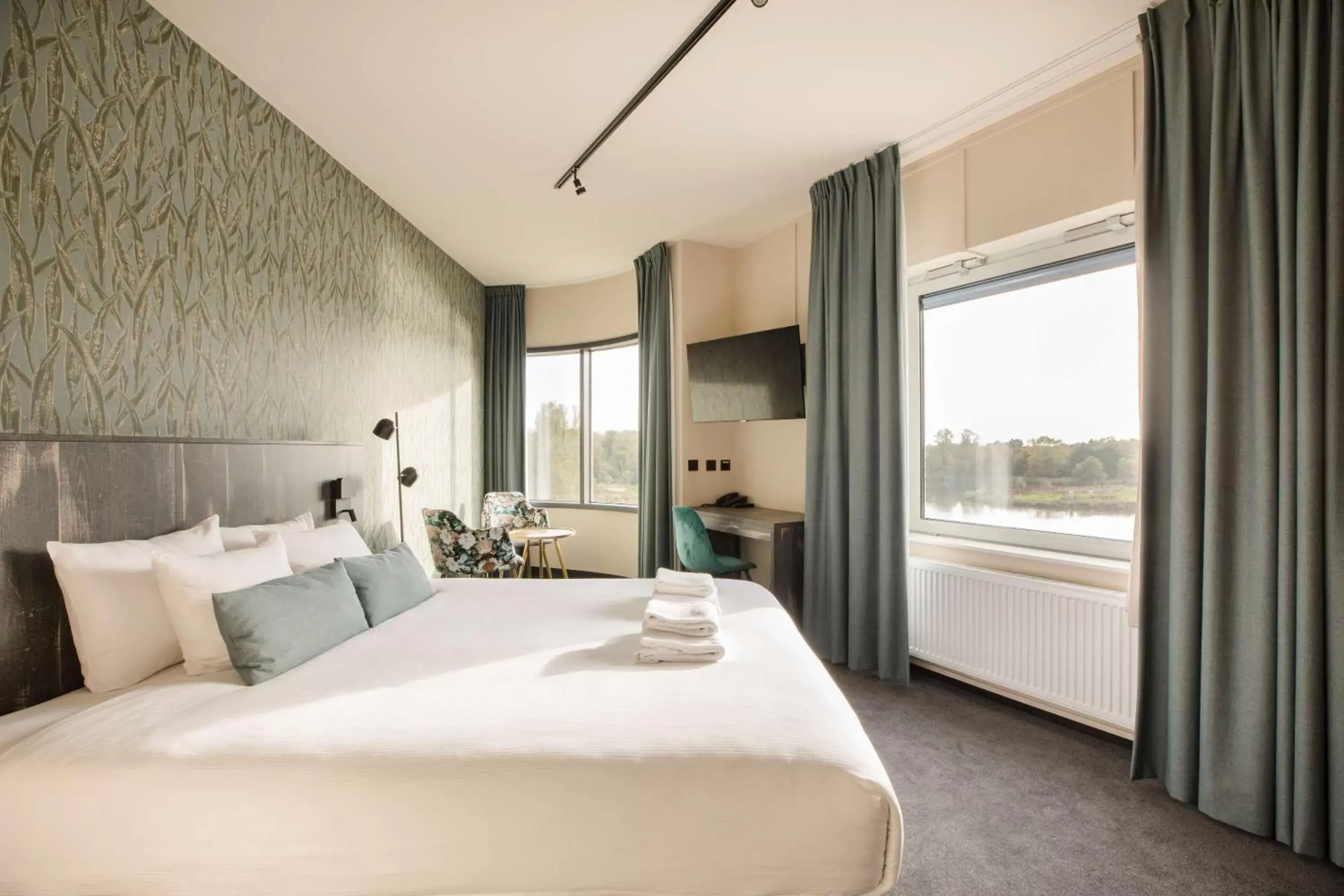 Bedroom, Bed in Flonk Hotel Groningen Zuid, BW Signature Collection voorheen Best Western Plus Hotel Groningen Plaza