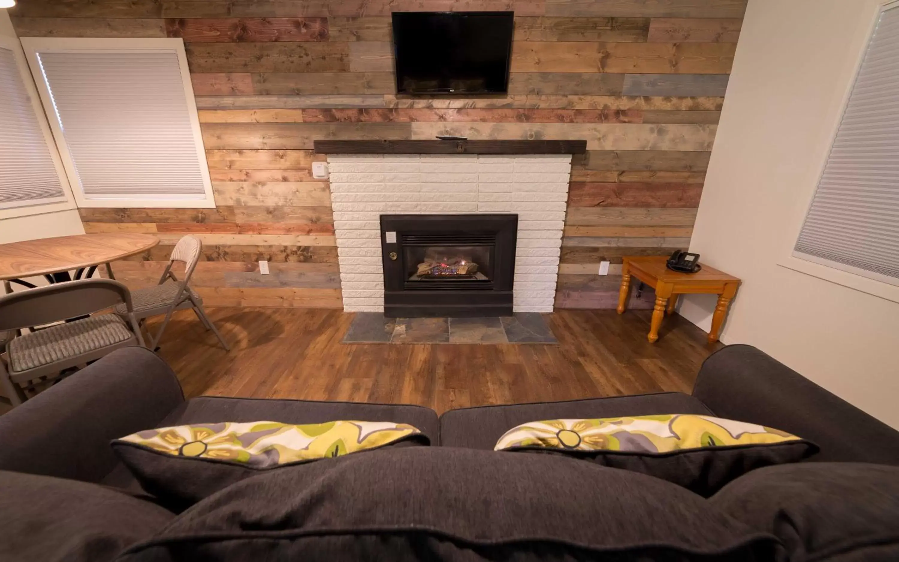 Living room, TV/Entertainment Center in Eagle Cap Chalets