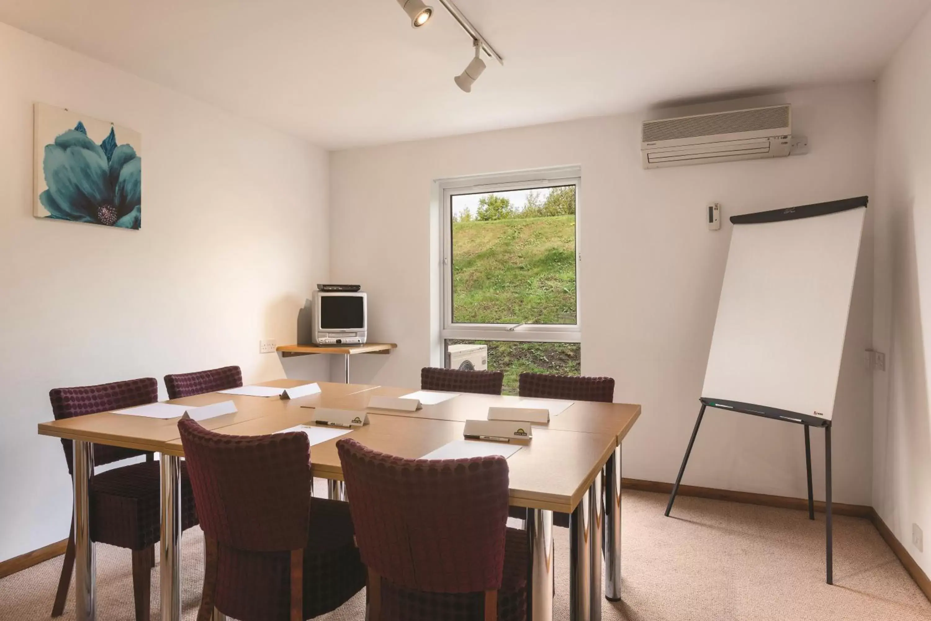 Business facilities, Dining Area in Days Inn by Wyndham Telford Ironbridge