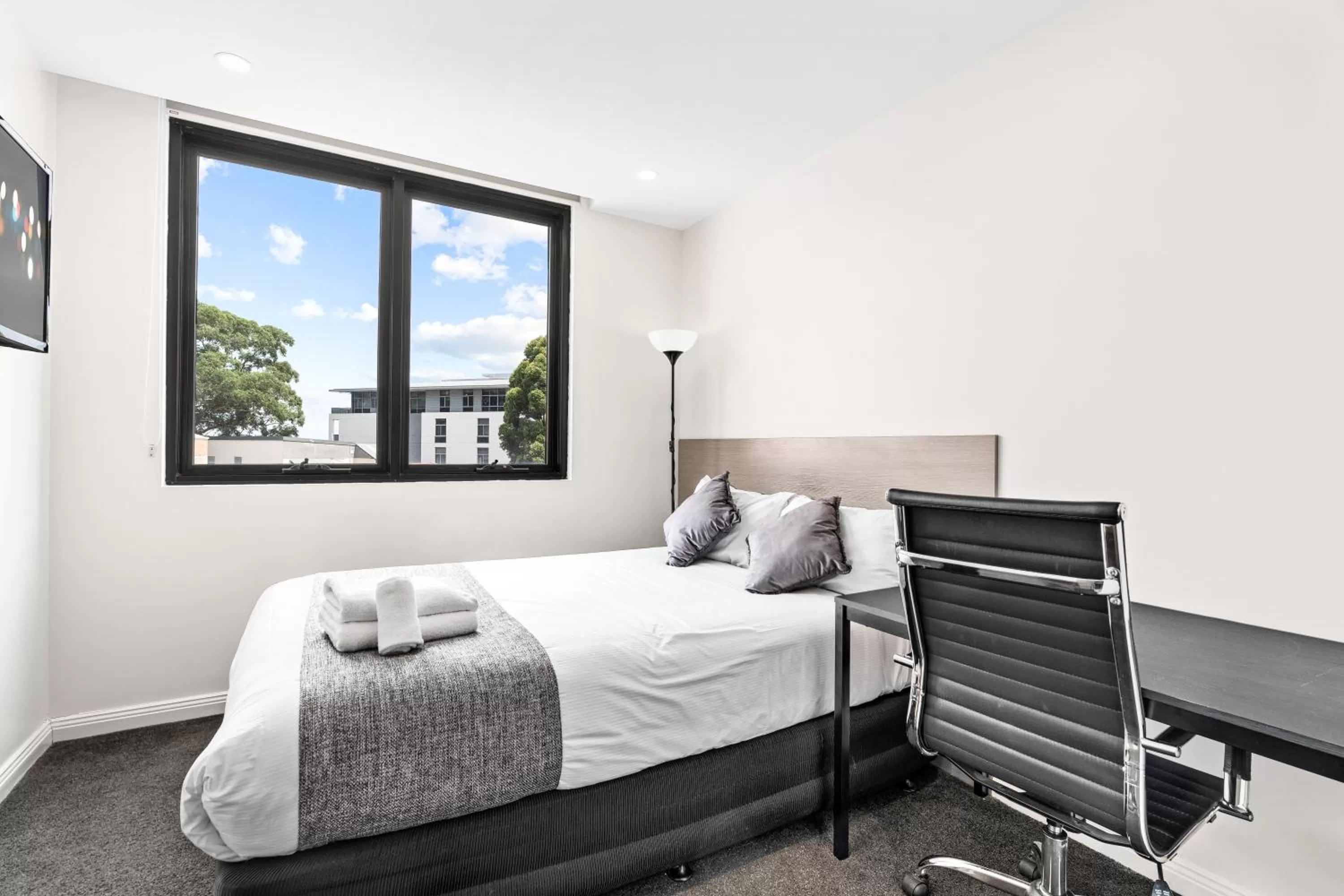 Bedroom, Bed in Seranin | Gordon