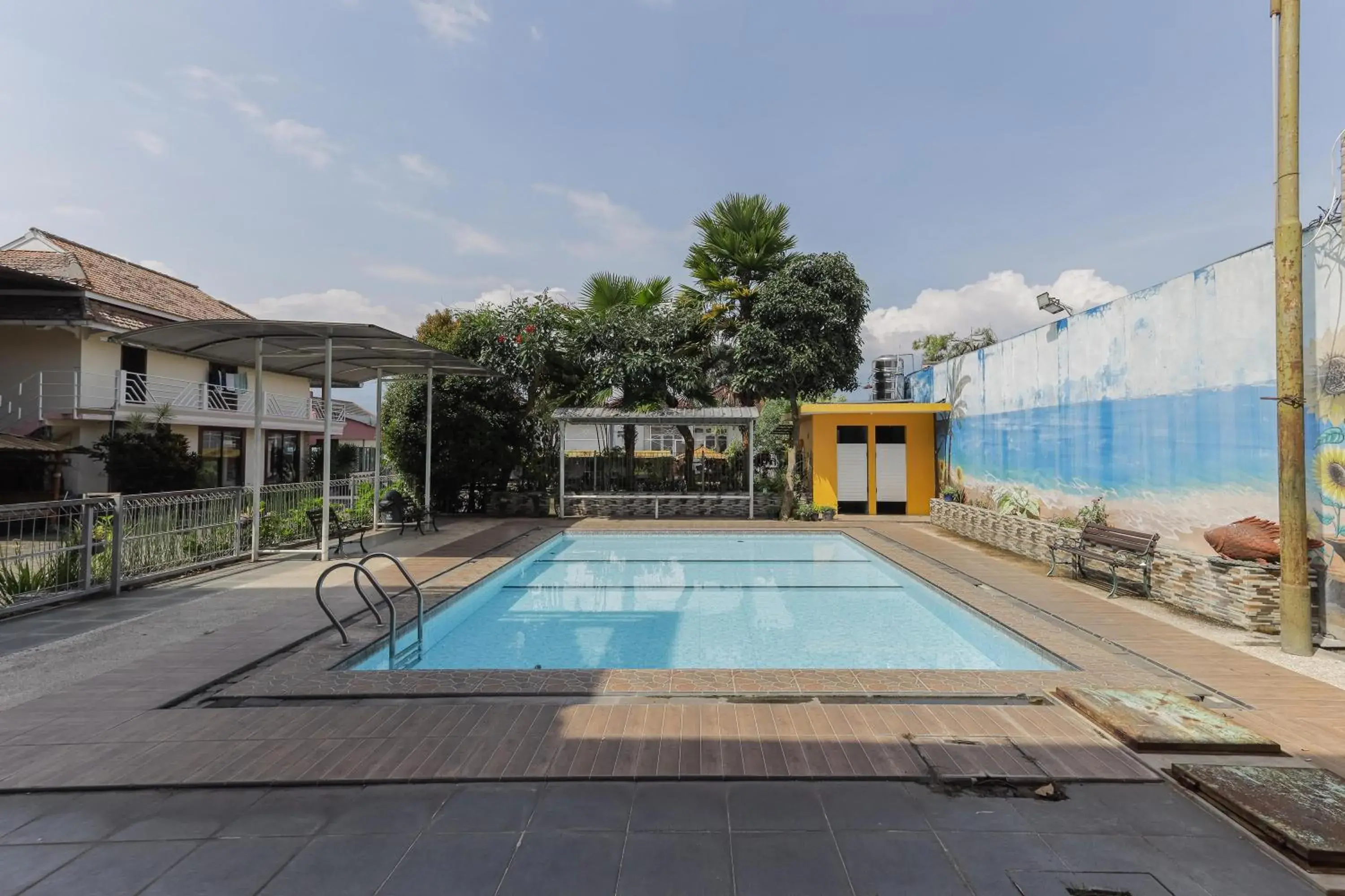 Swimming Pool in OYO 564 Bunga Matahari Guest House And Hotel