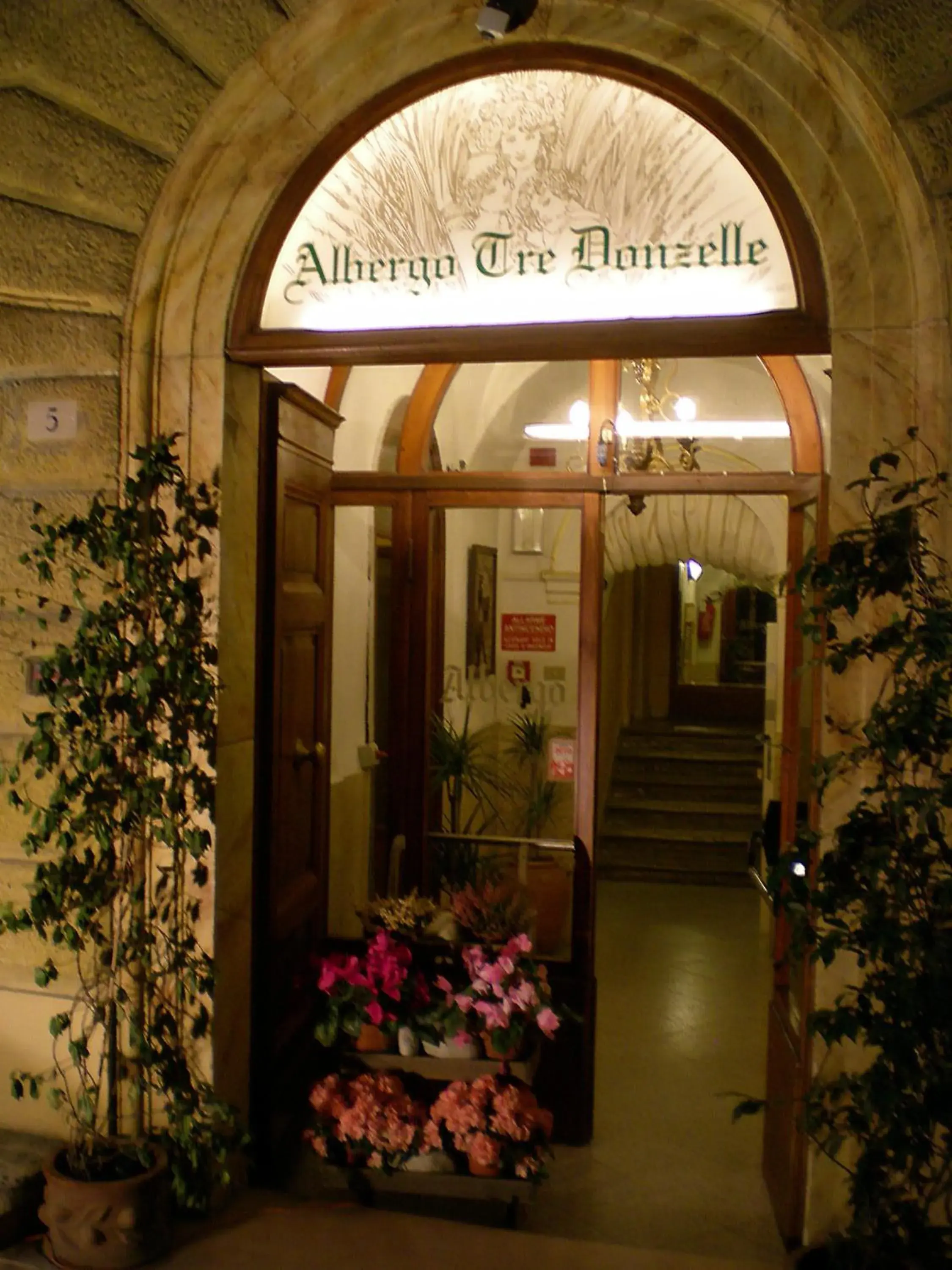 Facade/entrance in Albergo Tre Donzelle