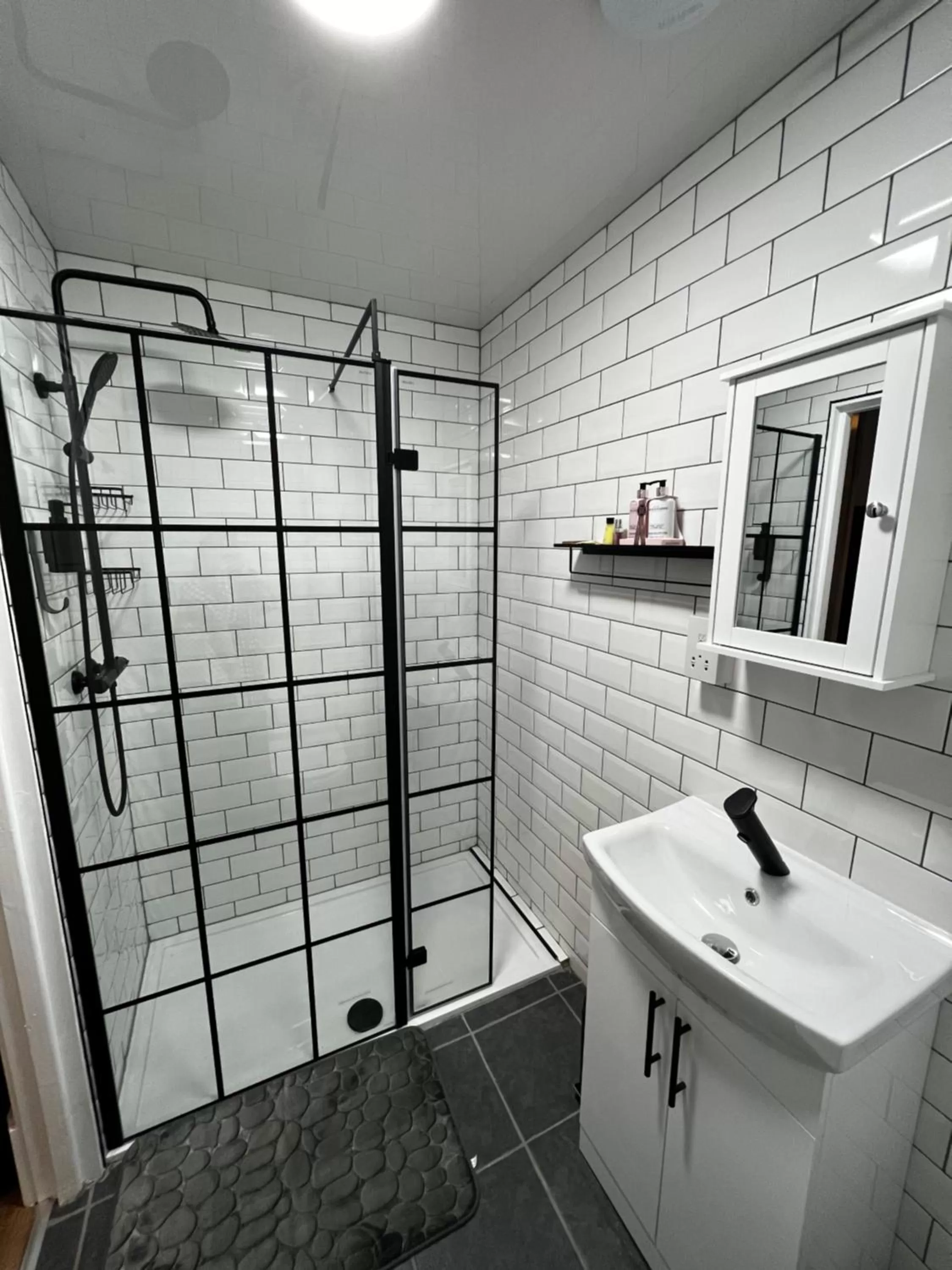 Shower in Amani Apartments - Glasgow City Centre