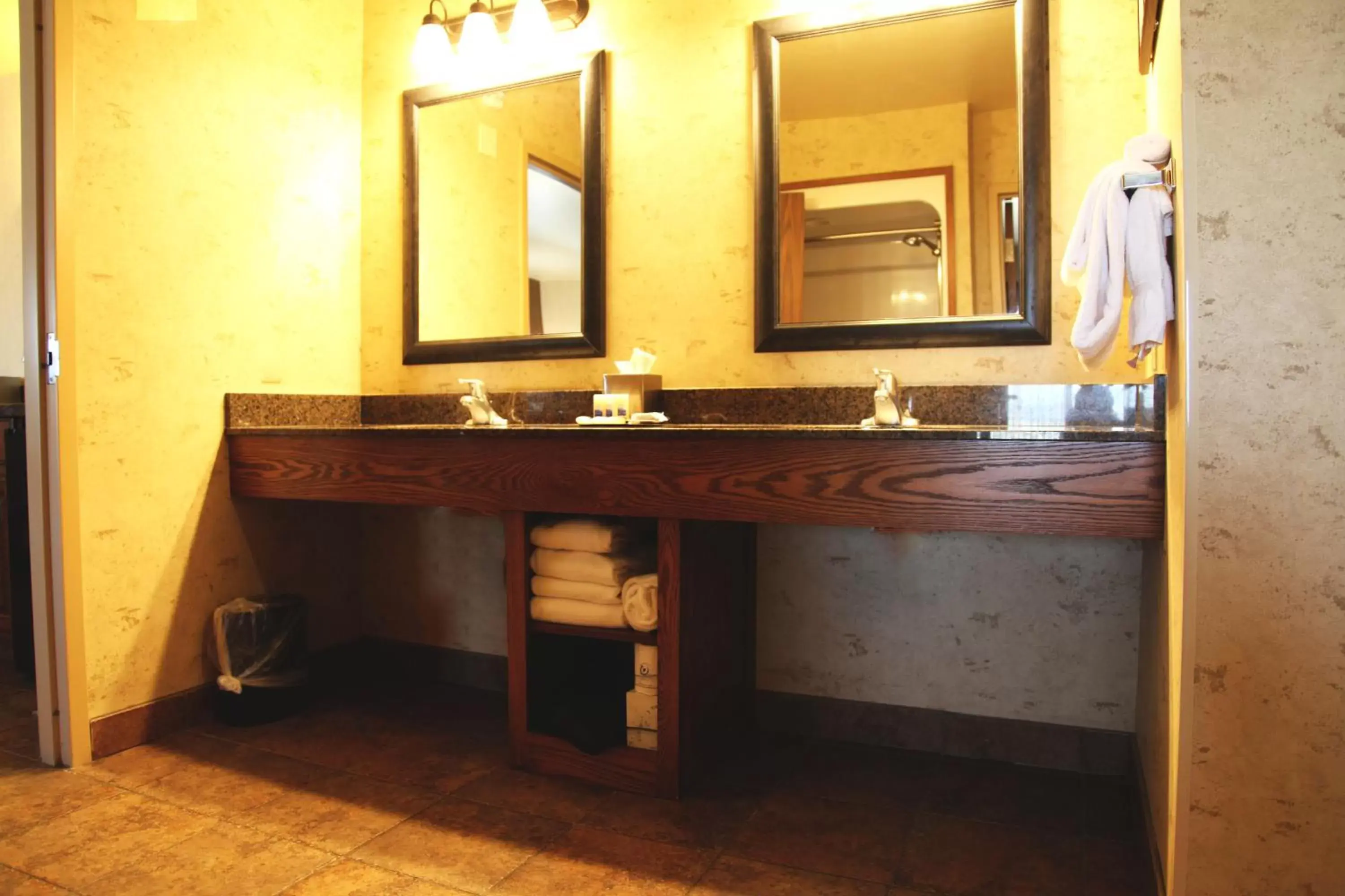 Bathroom in Best Western PLUS Bryce Canyon Grand Hotel