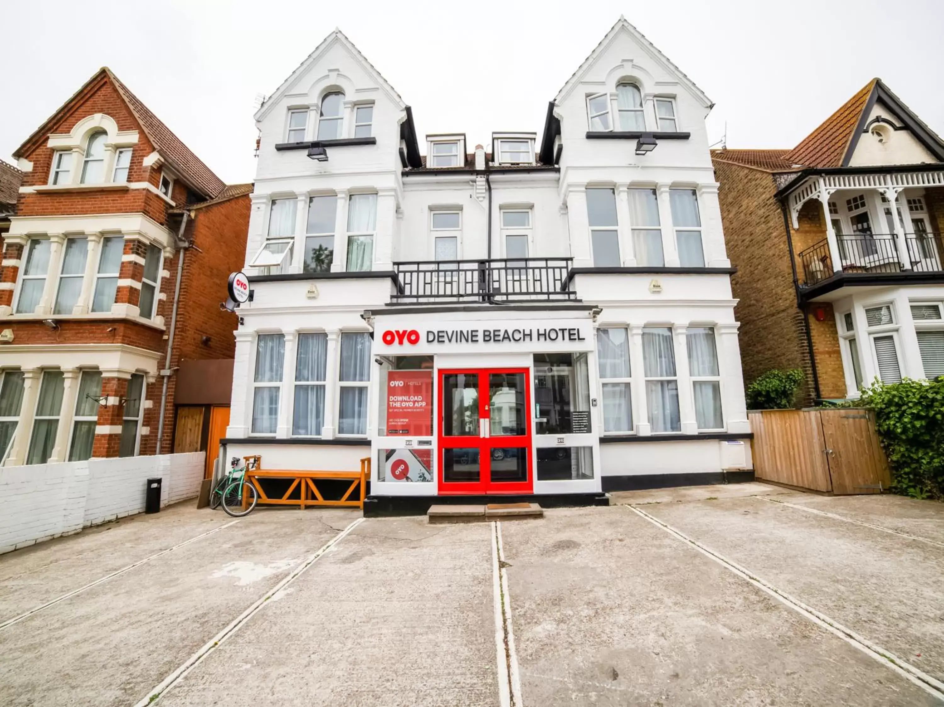 Facade/entrance, Property Building in OYO Devine Beach Hotel, Westcliff Southend-On-Sea