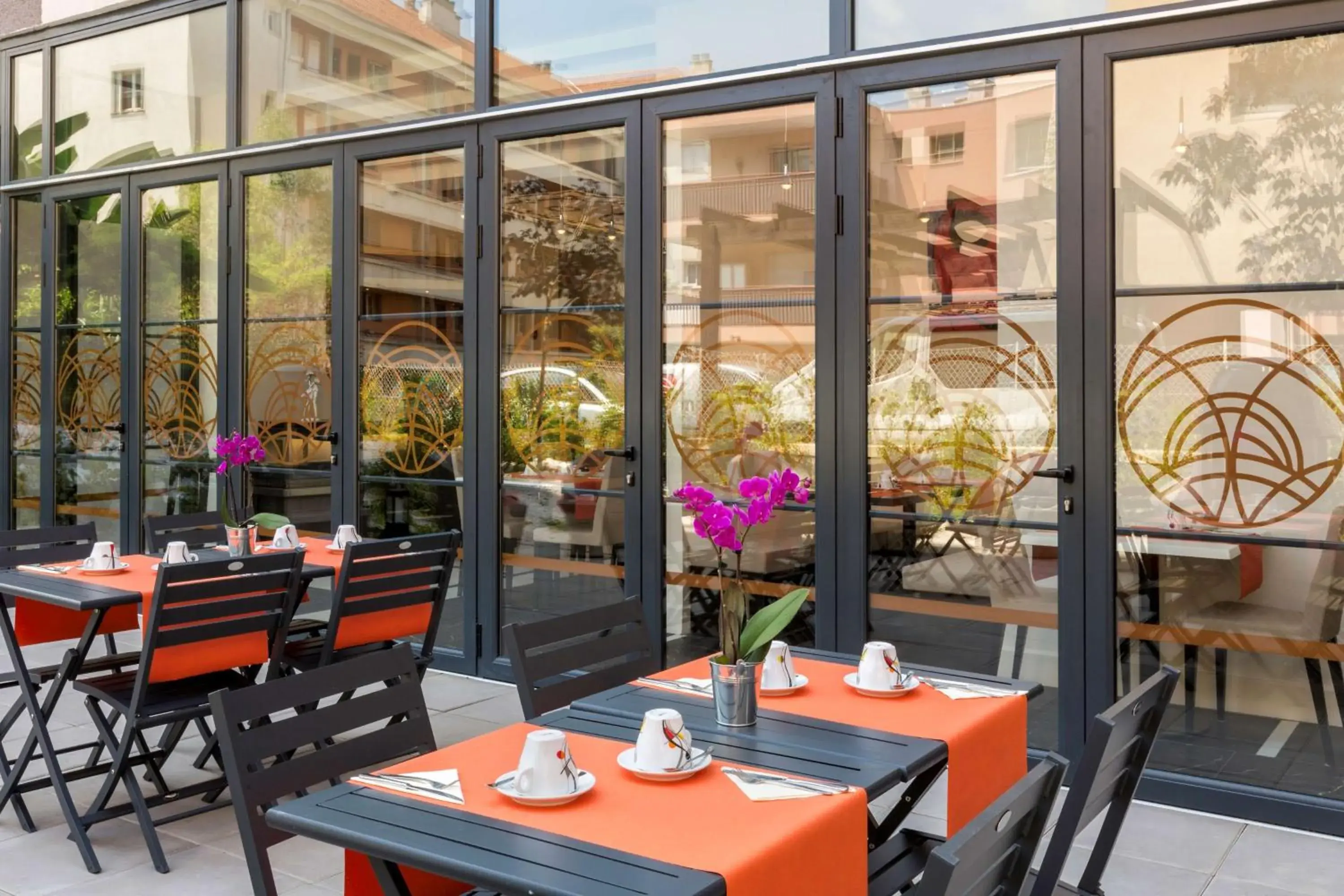 Restaurant/Places to Eat in Best Western Hotel Journel Saint-Laurent-du-Var
