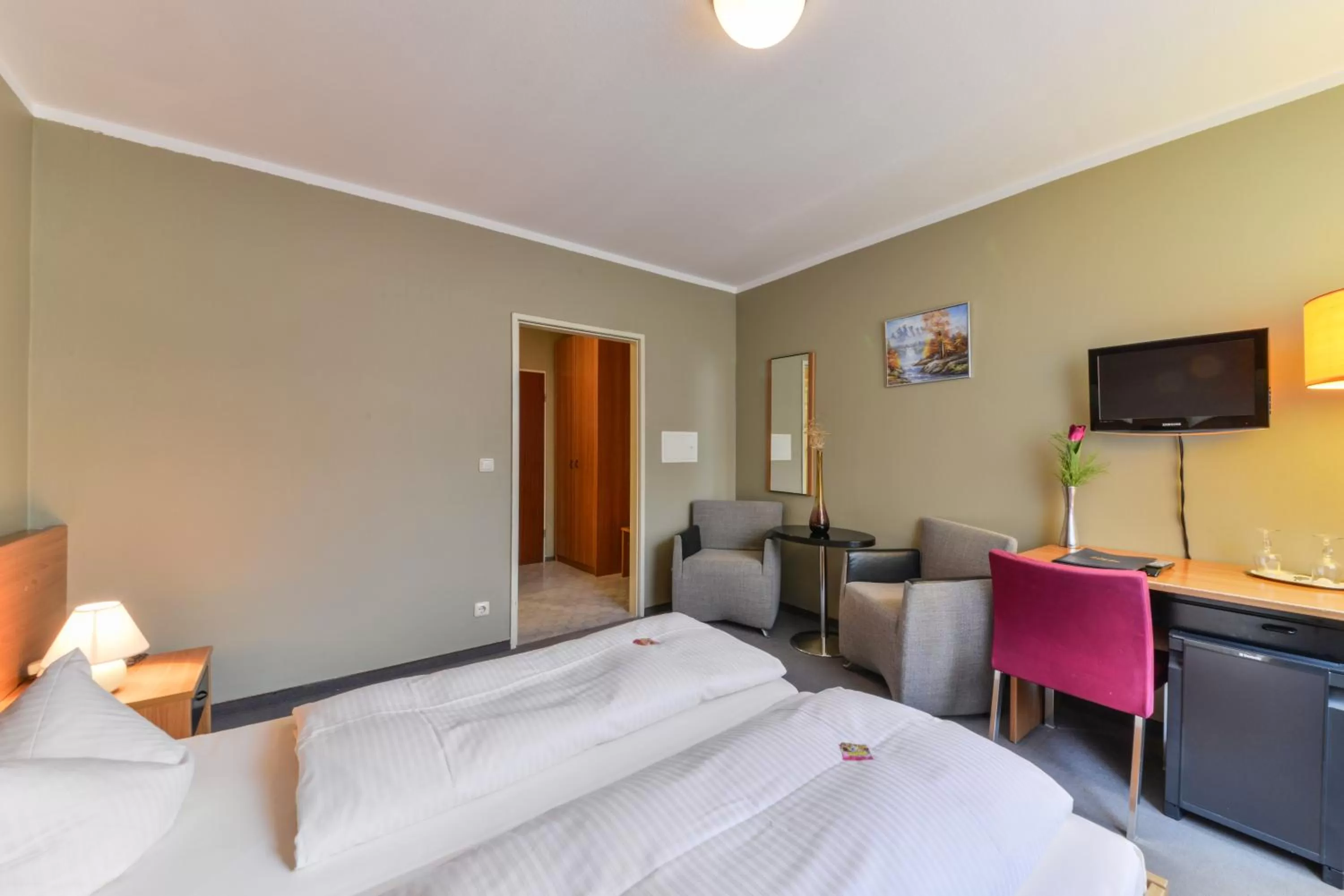 Photo of the whole room, Bed in Hotel Fidelio