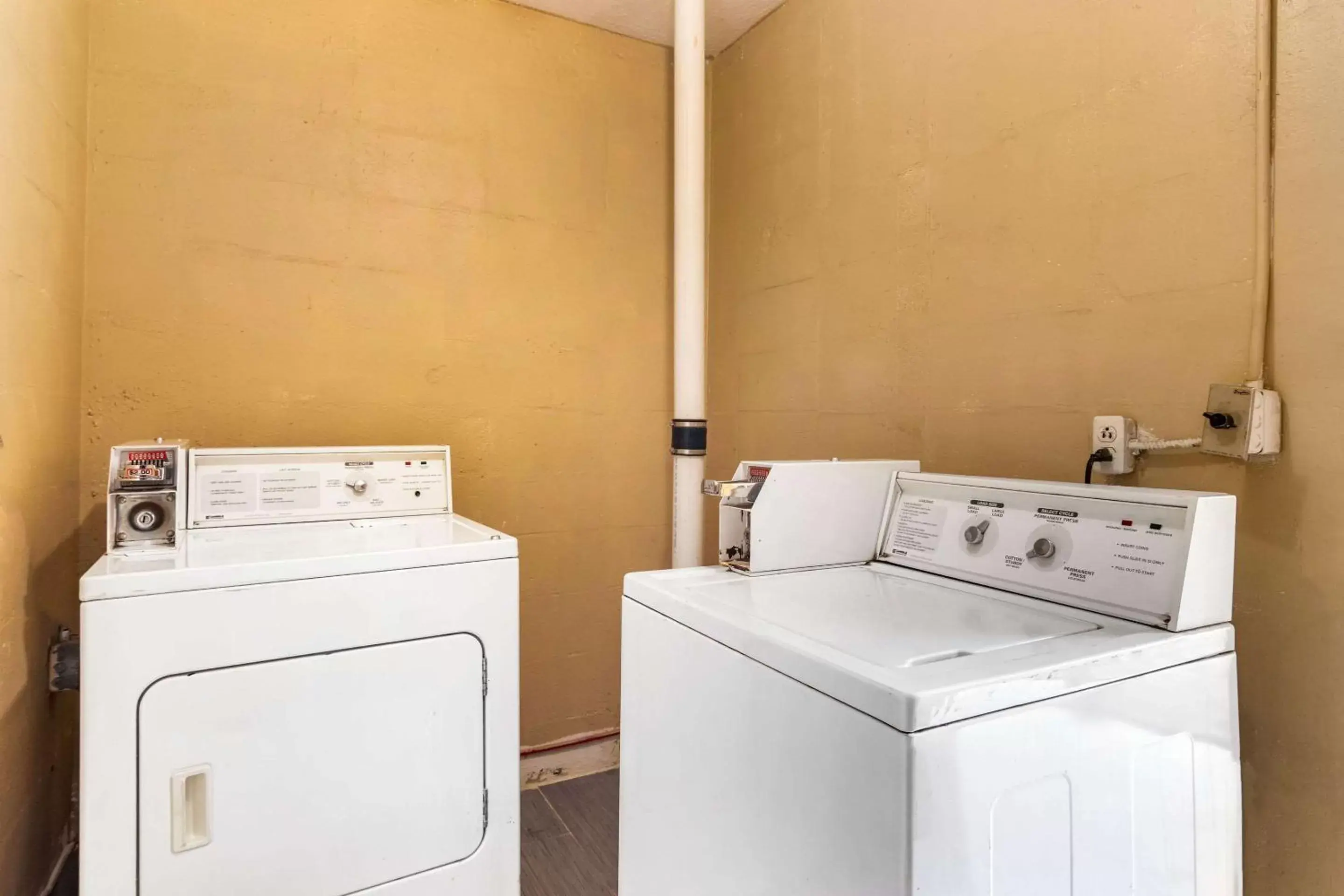 Other, Kitchen/Kitchenette in Econo Lodge - Perry National Fair Ground Area