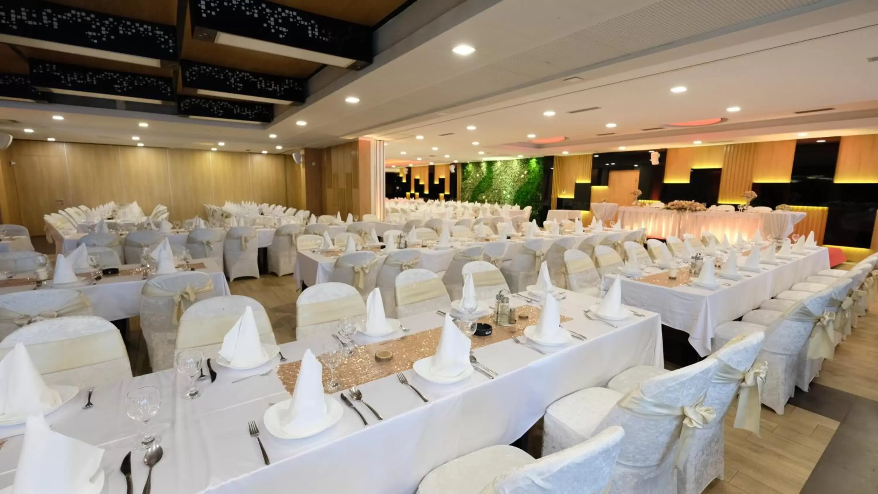 Business facilities, Banquet Facilities in Hollywood Hotel