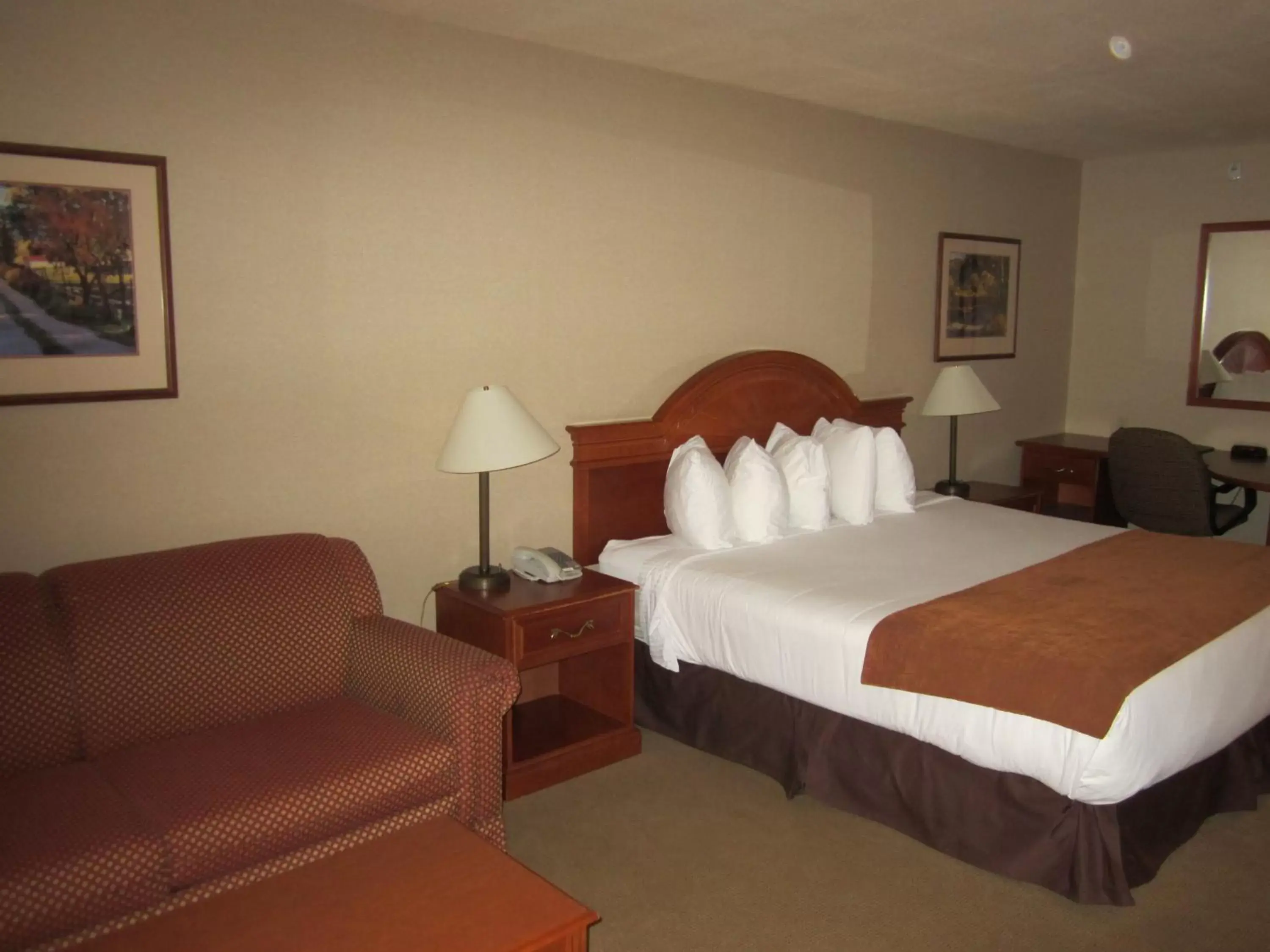 Bedroom, Bed in Super 8 by Wyndham Fort Nelson BC