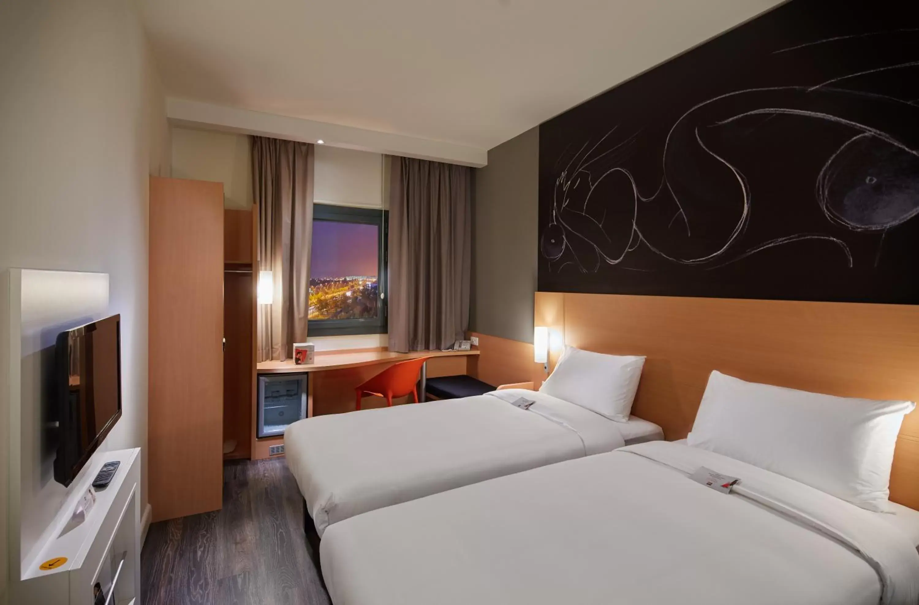 Photo of the whole room, Bed in ibis Ankara Airport Hotel