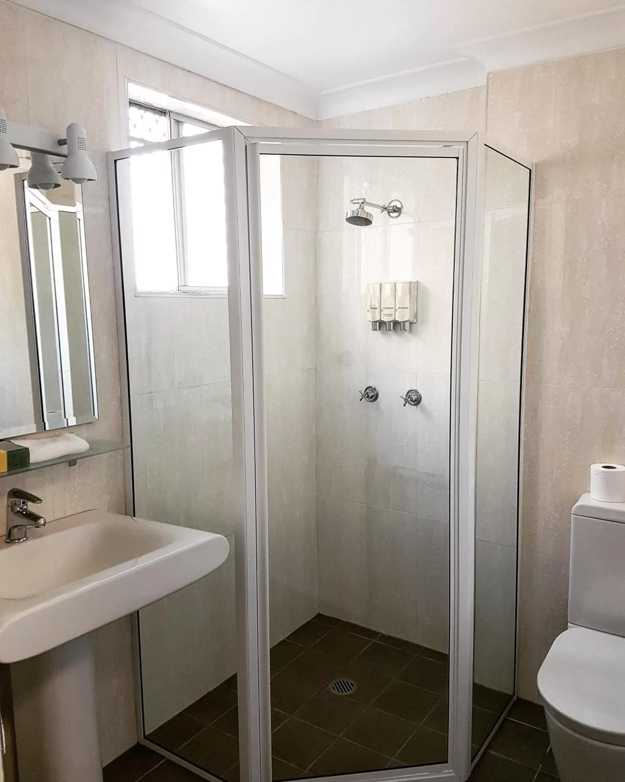 Shower, Bathroom in Mid City Motor Inn Singleton