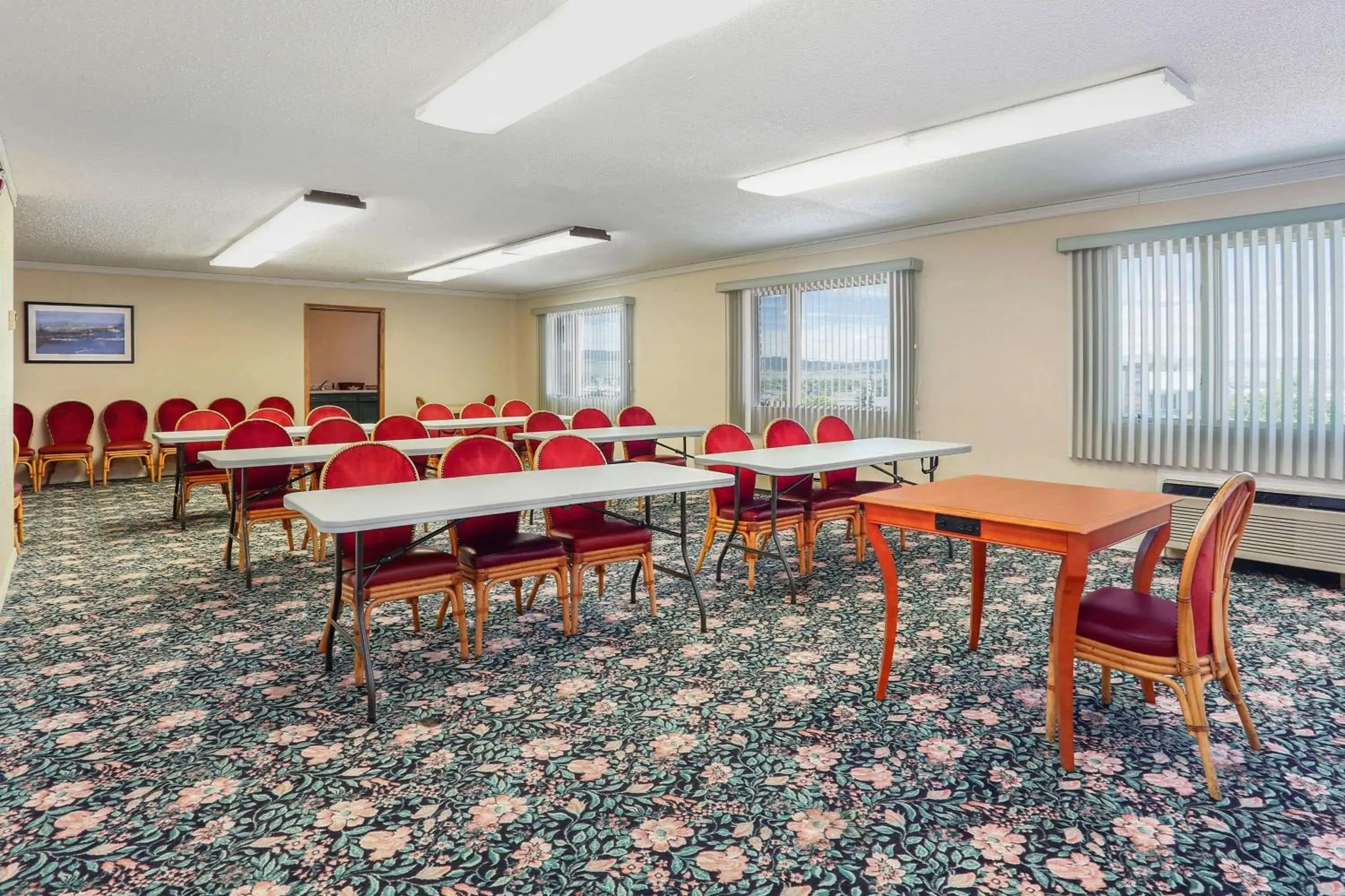 Meeting/conference room in Howard Johnson by Wyndham Helena