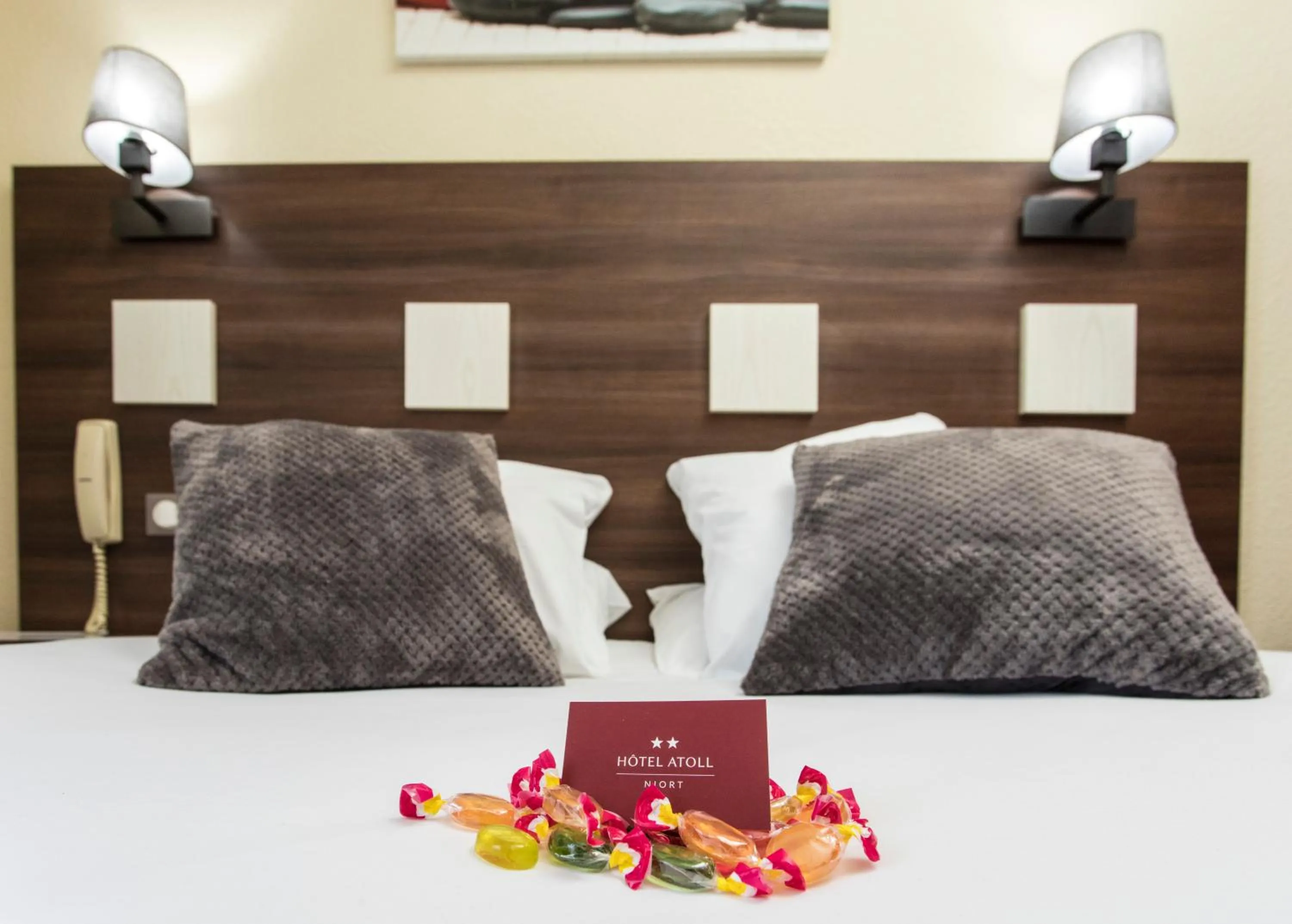 Photo of the whole room, Bed in Contact Hotel Atoll