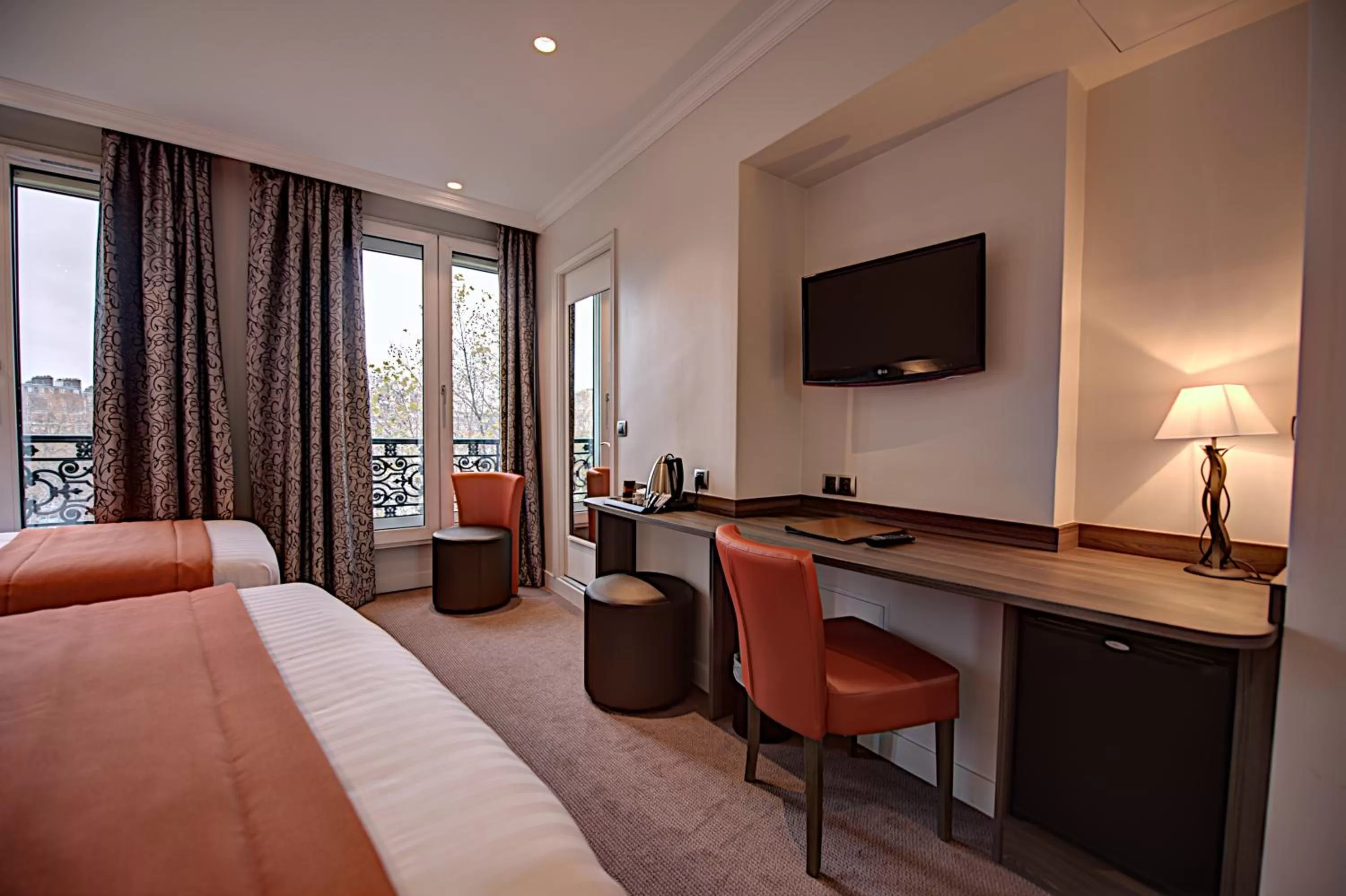 Bed in Hôtel Du Midi Paris Montparnasse