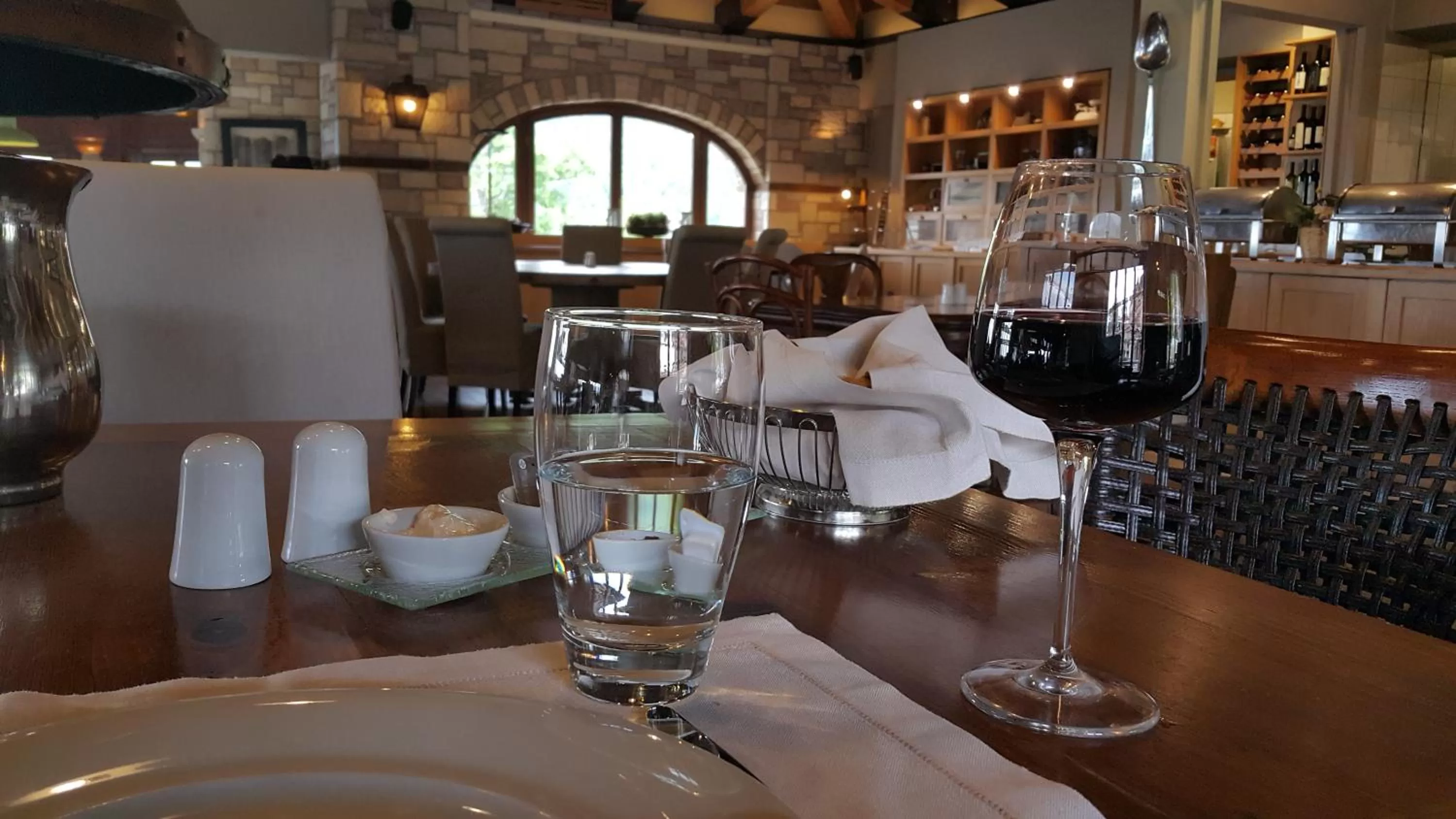 Restaurant/places to eat in Kazarma Hotel