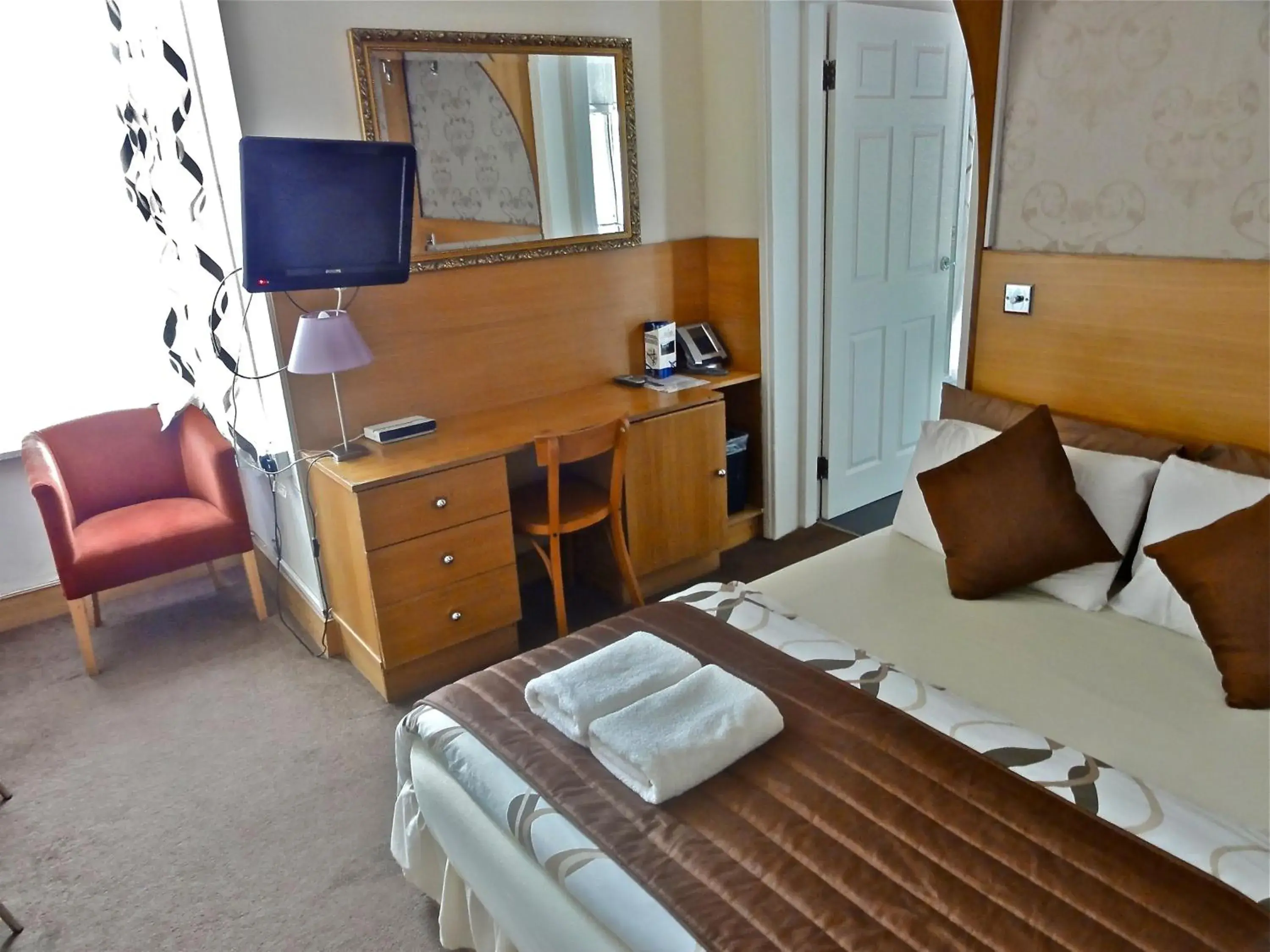Photo of the whole room, Bed in Skylark Guest House