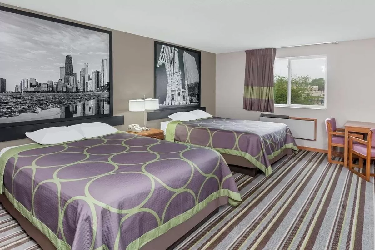 Photo of the whole room, Bed in Super 8 by Wyndham Gilman