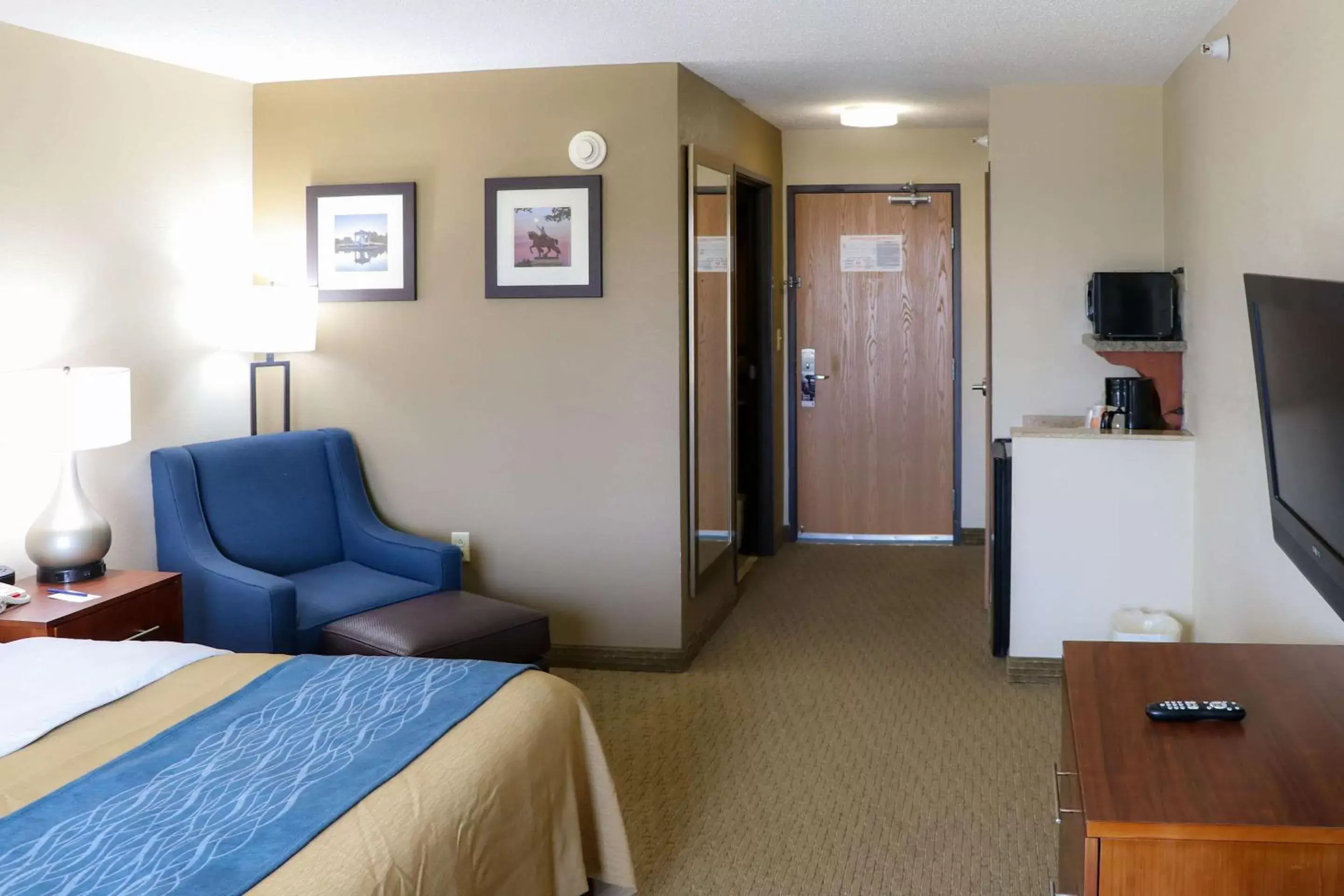 Photo of the whole room, Seating Area in Comfort Inn & Suites Sikeston I-55