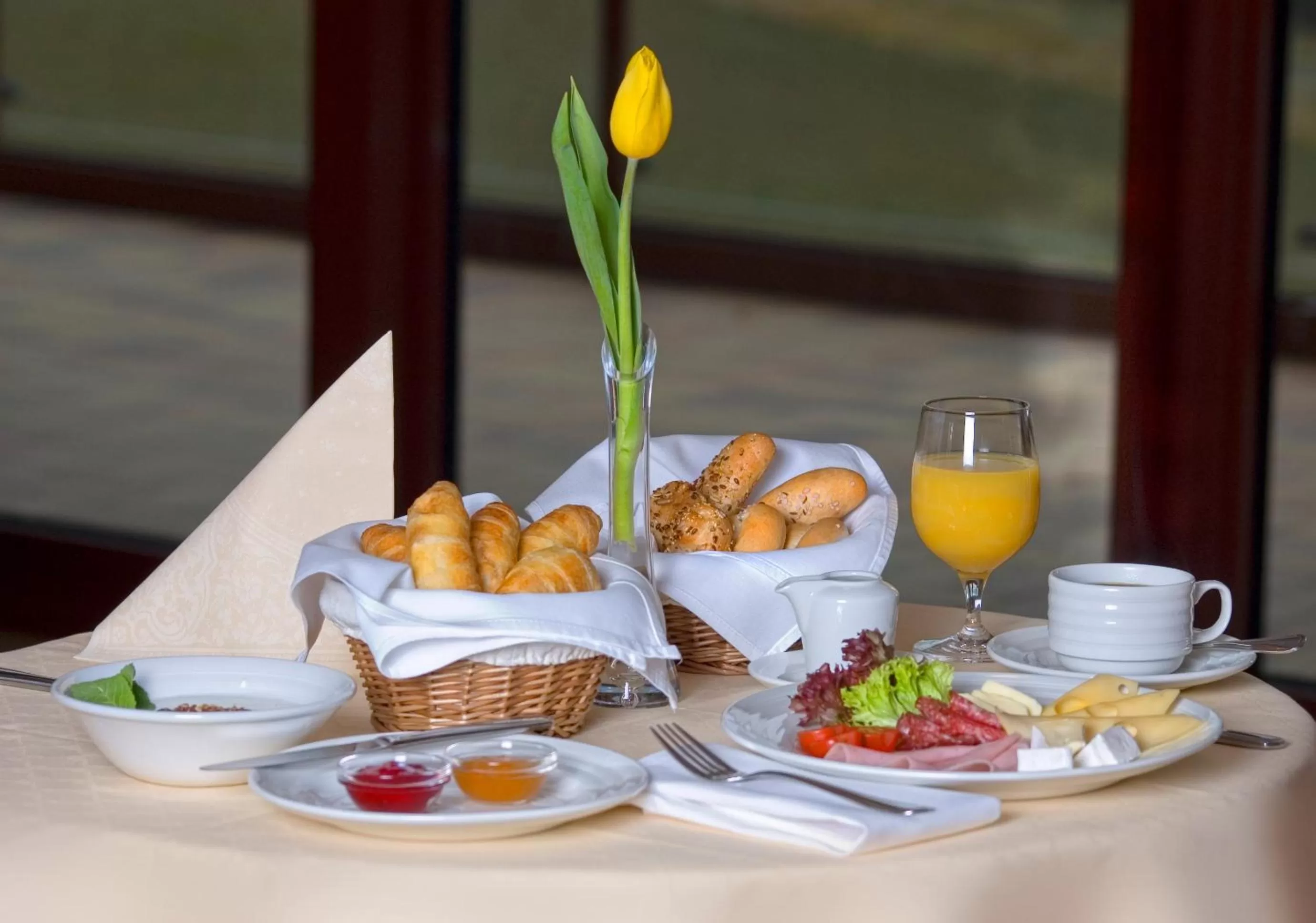 Food and drinks in PRIMAVERA Hotel & Congress centre